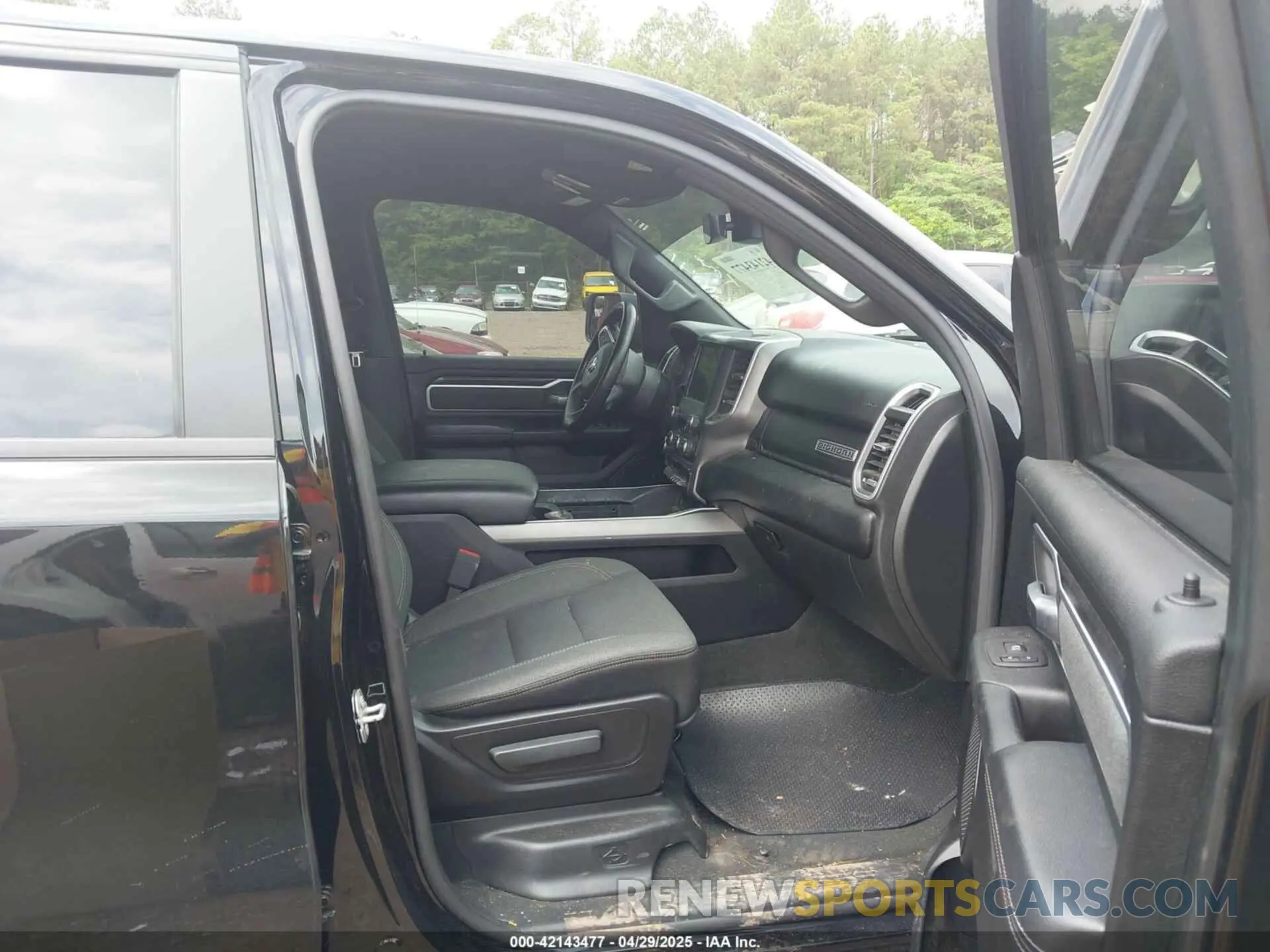 5 Photograph of a damaged car 1C6SRFBTXMN561041 RAM 1500 2021