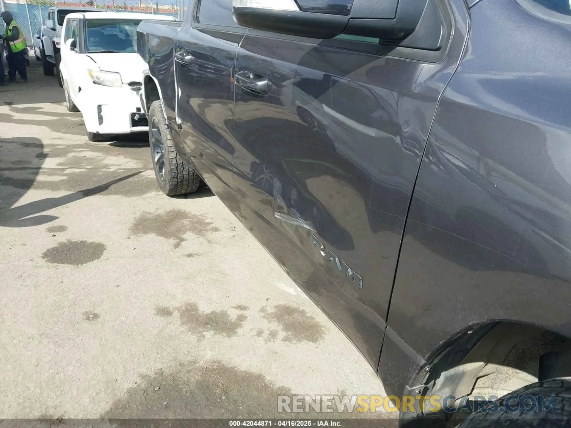 17 Photograph of a damaged car 1C6SRFFM3MN733915 RAM 1500 2021