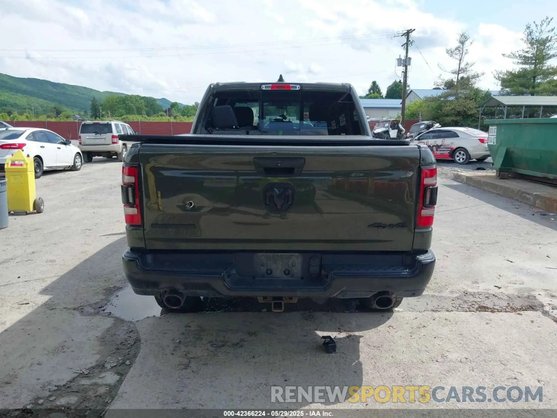 16 Photograph of a damaged car 1C6SRFFT1MN669218 RAM 1500 2021