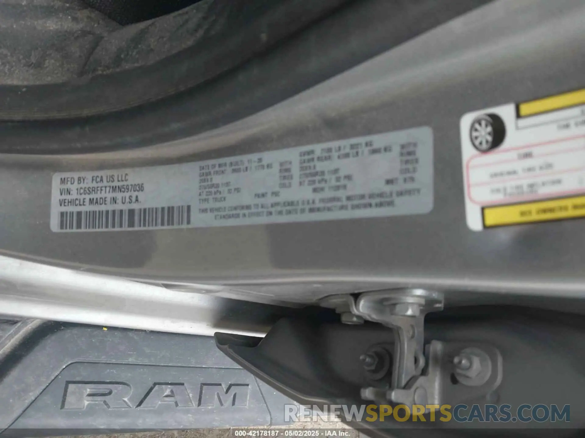 9 Photograph of a damaged car 1C6SRFFT7MN597036 RAM 1500 2021