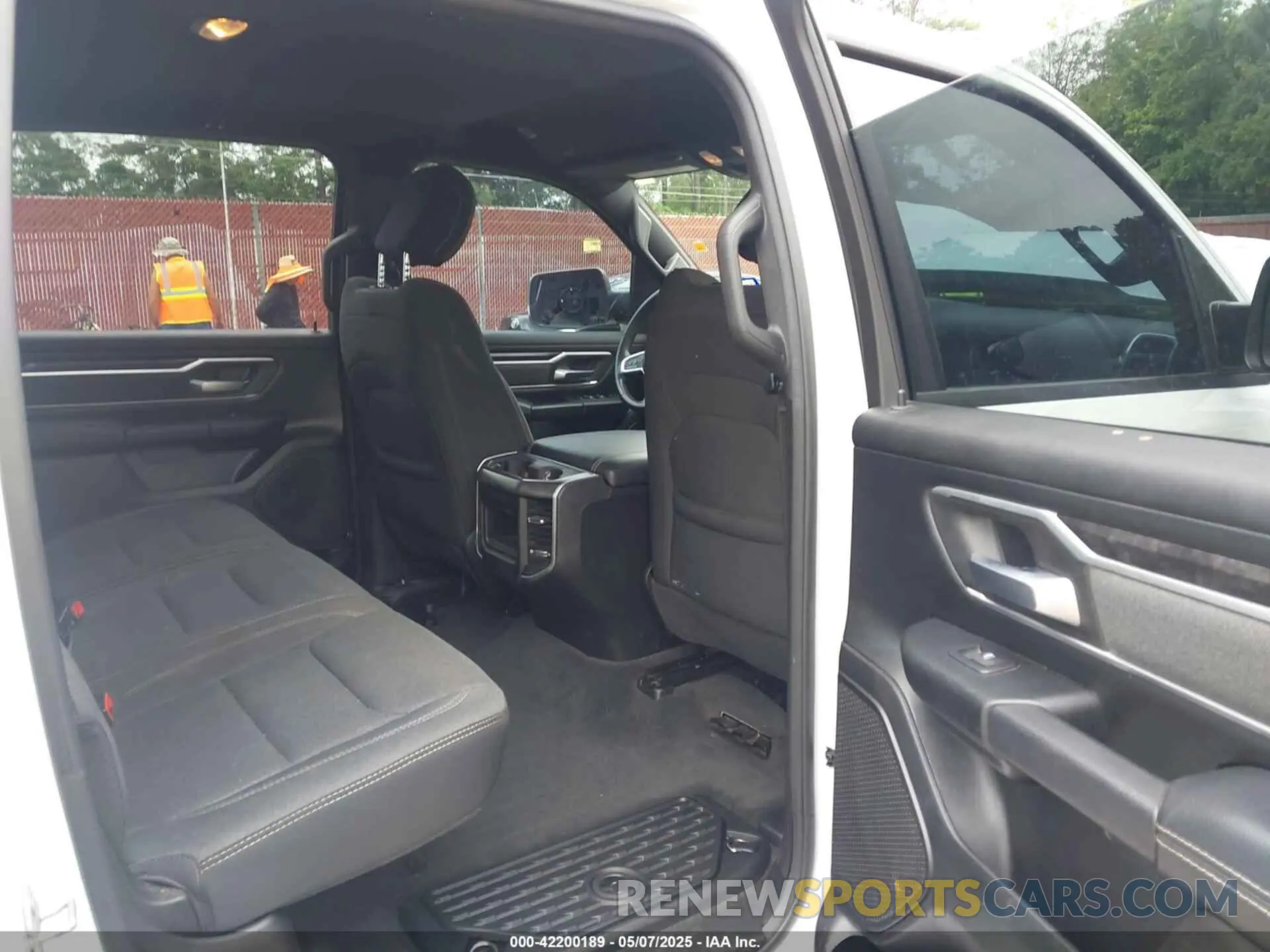 8 Фотография поврежденного автомобиля 1C6SRFFTXMN744336 RAM 1500 2021