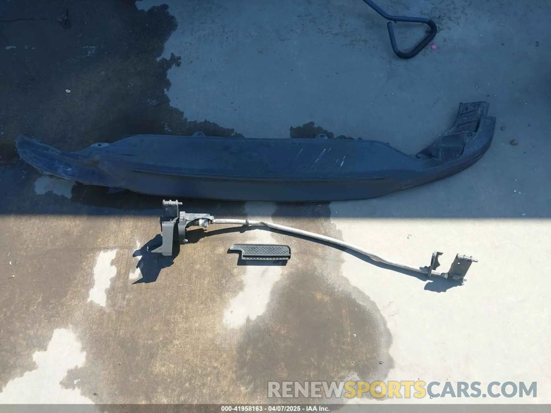 12 Photograph of a damaged car 1C6SRFHM2MN806592 RAM 1500 2021