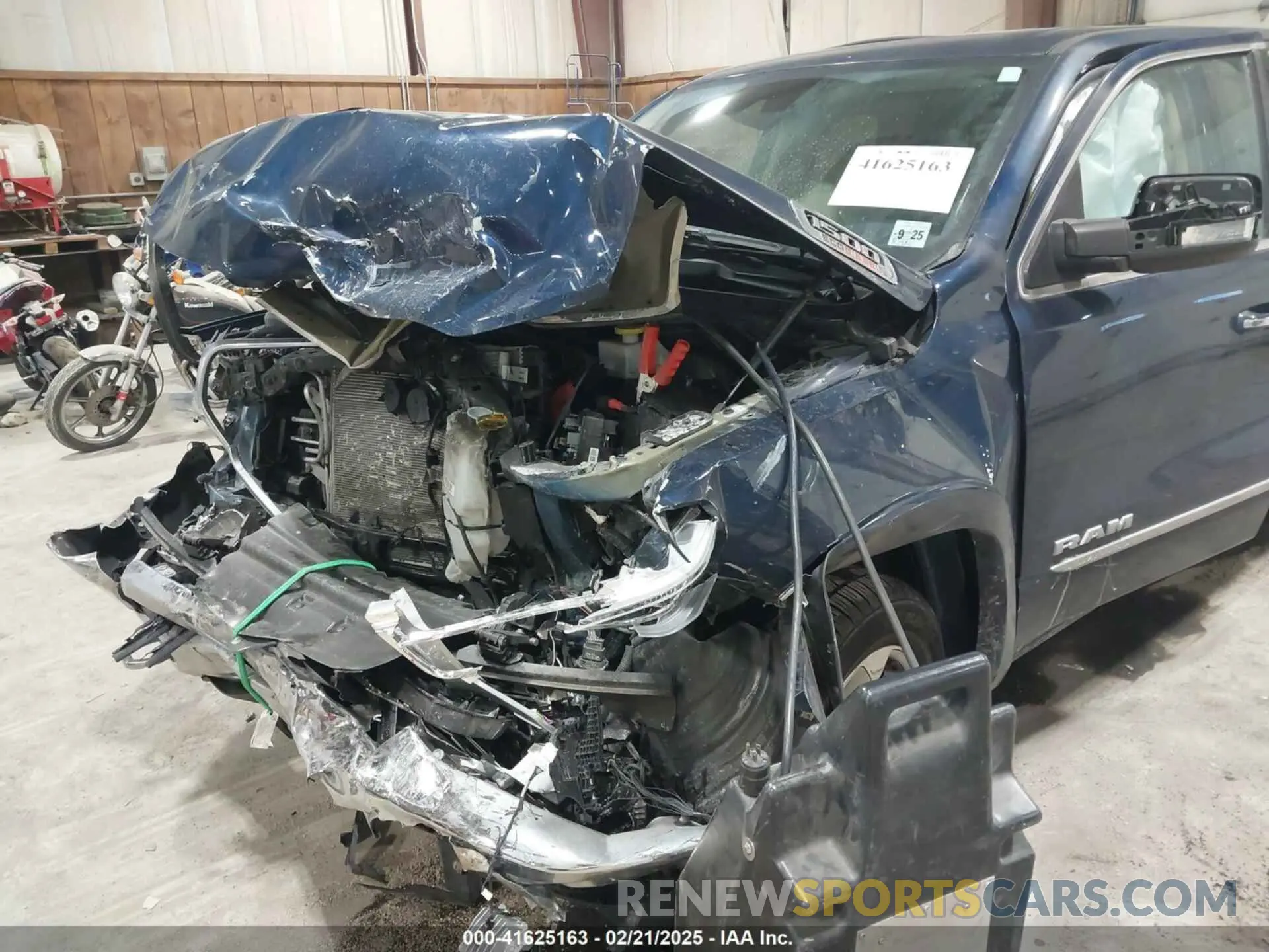 17 Photograph of a damaged car 1C6SRFHM5MN501037 RAM 1500 2021