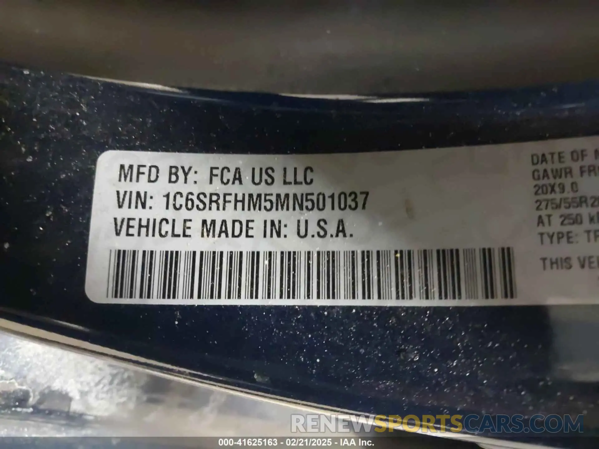 9 Photograph of a damaged car 1C6SRFHM5MN501037 RAM 1500 2021