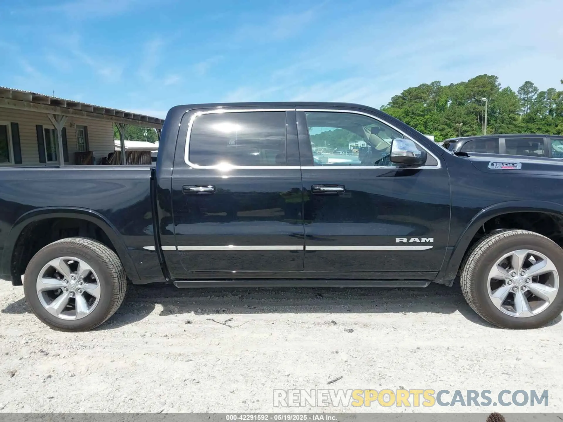 13 Photograph of a damaged car 1C6SRFHM8MN642037 RAM 1500 2021