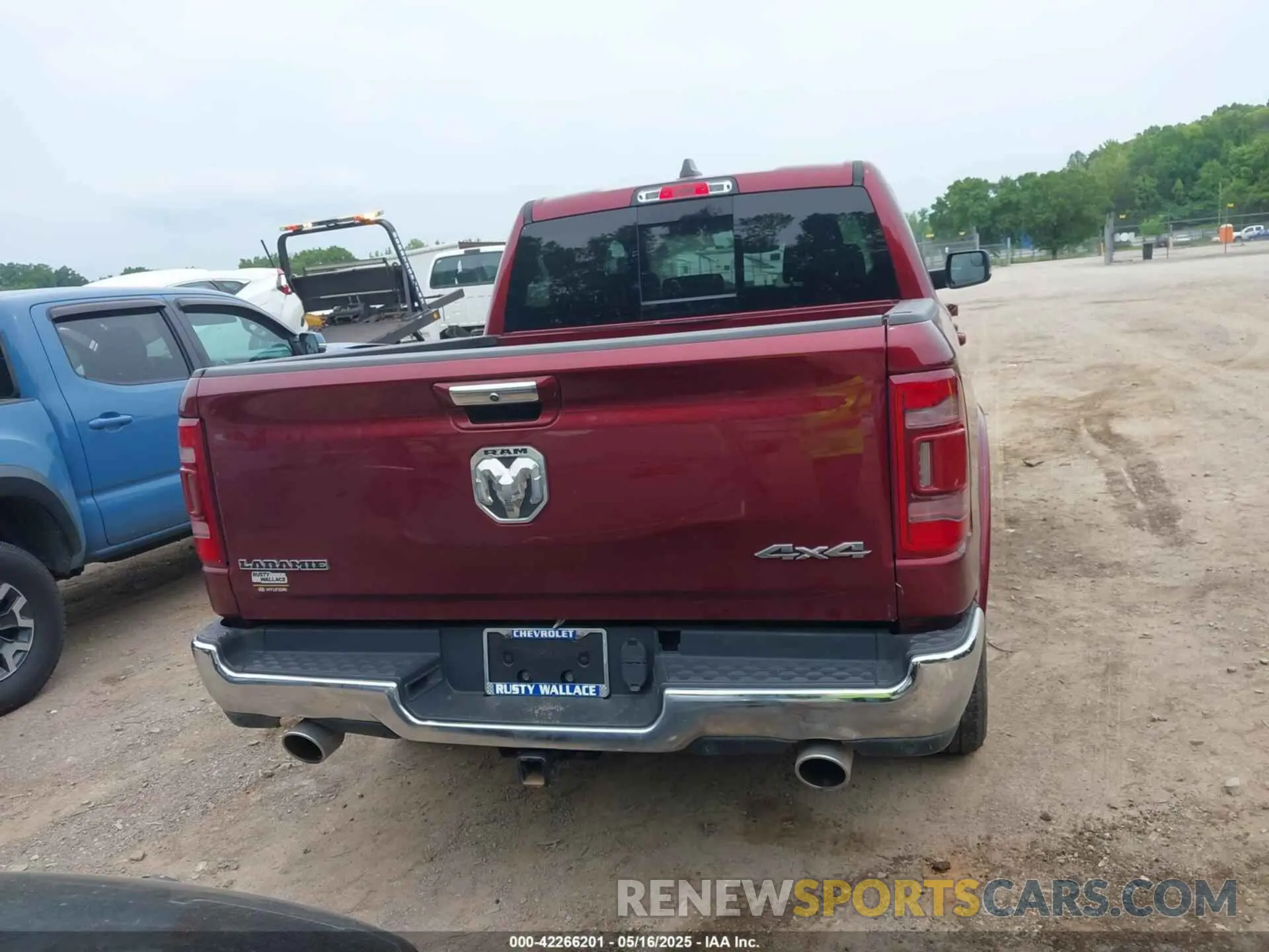 16 Photograph of a damaged car 1C6SRFJT0MN784724 RAM 1500 2021