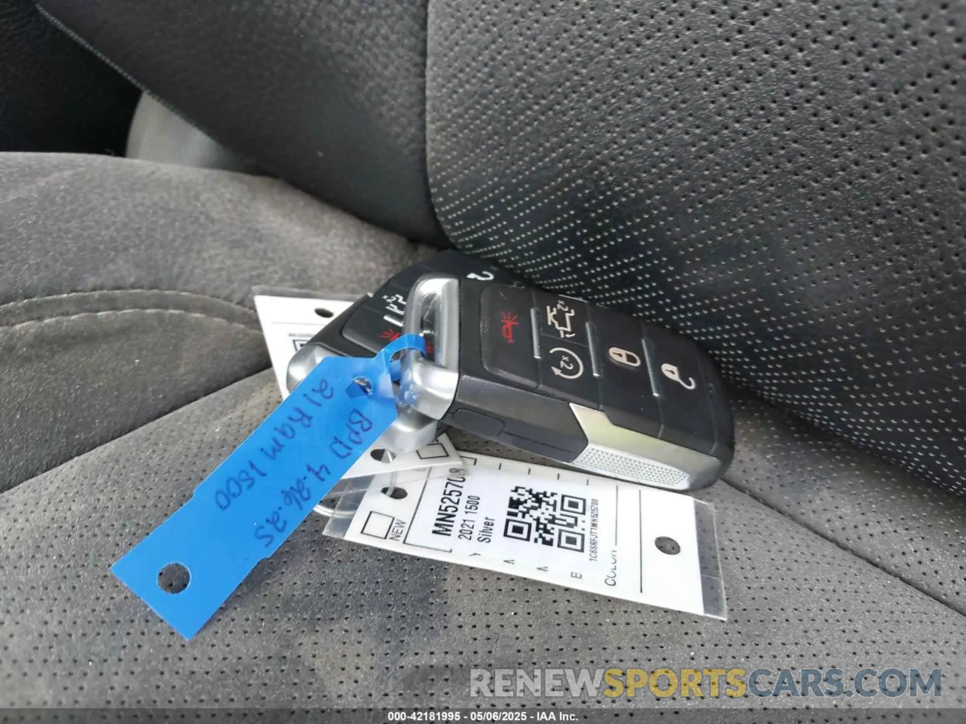 11 Photograph of a damaged car 1C6SRFJT1MN525708 RAM 1500 2021