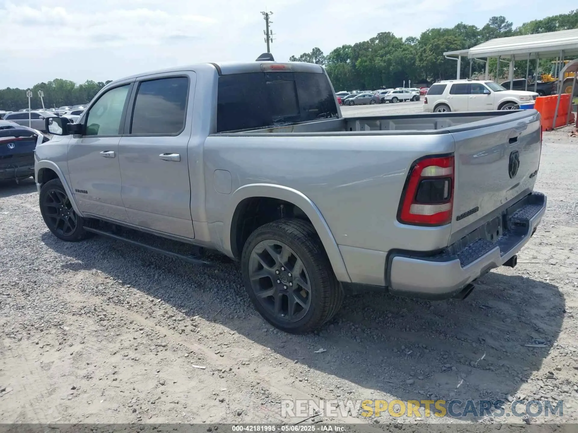 3 Photograph of a damaged car 1C6SRFJT1MN525708 RAM 1500 2021