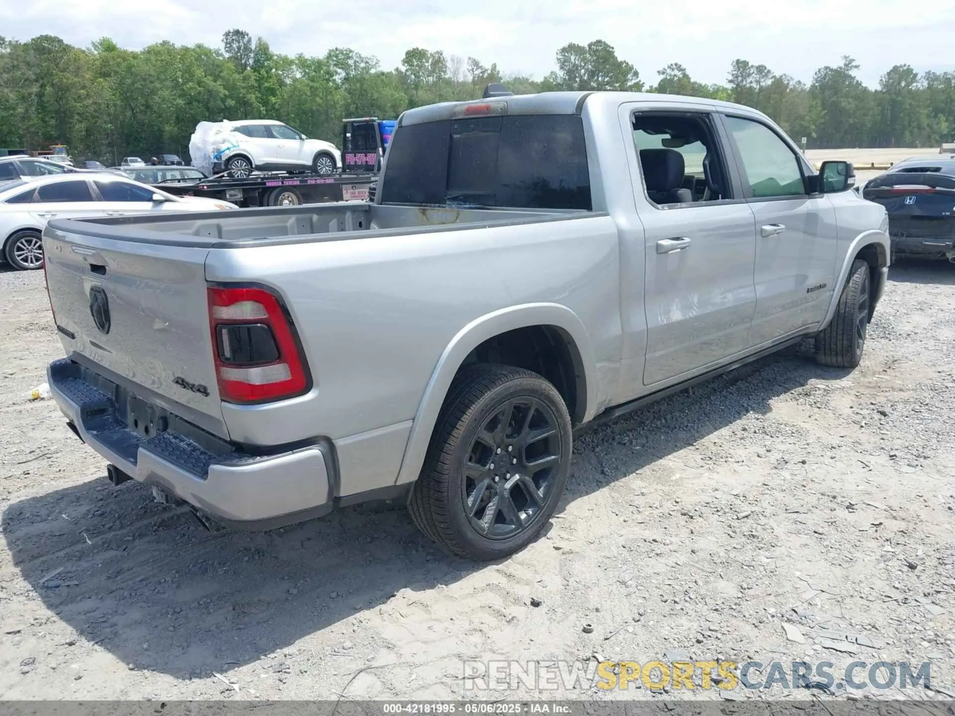 4 Photograph of a damaged car 1C6SRFJT1MN525708 RAM 1500 2021