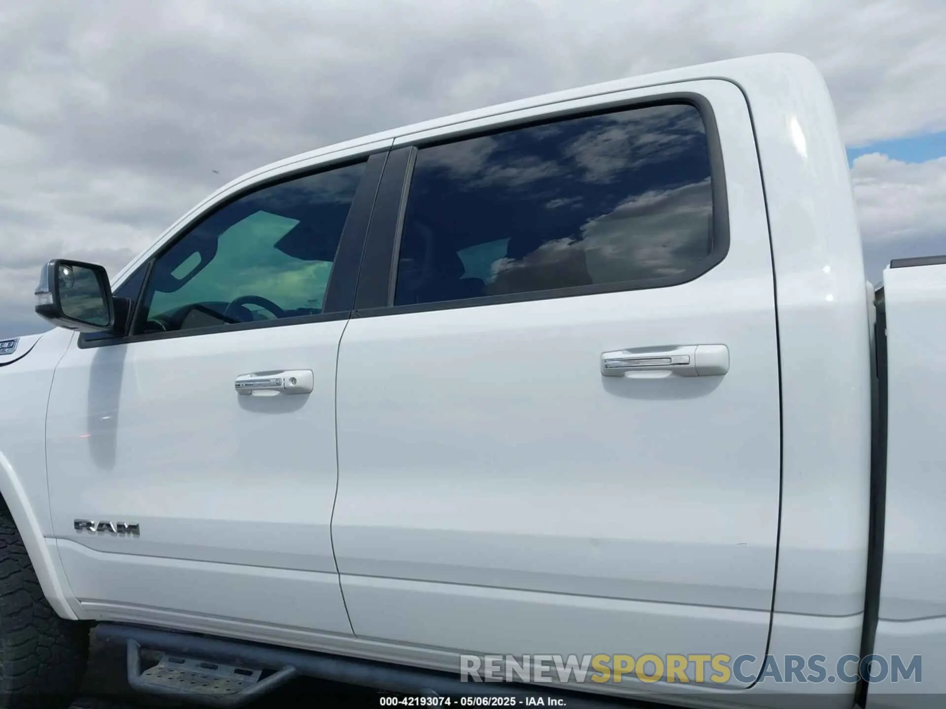 14 Photograph of a damaged car 1C6SRFJT2MN682437 RAM 1500 2021