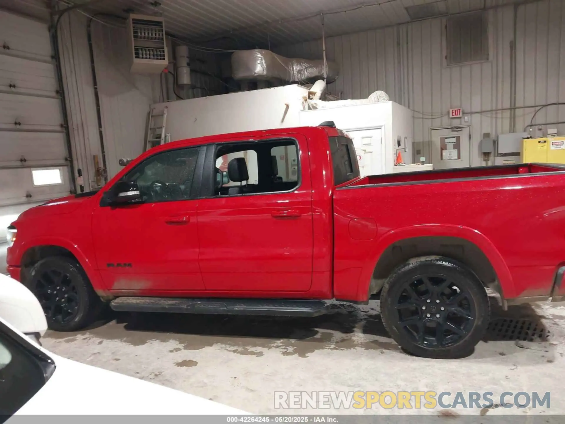 14 Photograph of a damaged car 1C6SRFJT2MN729787 RAM 1500 2021