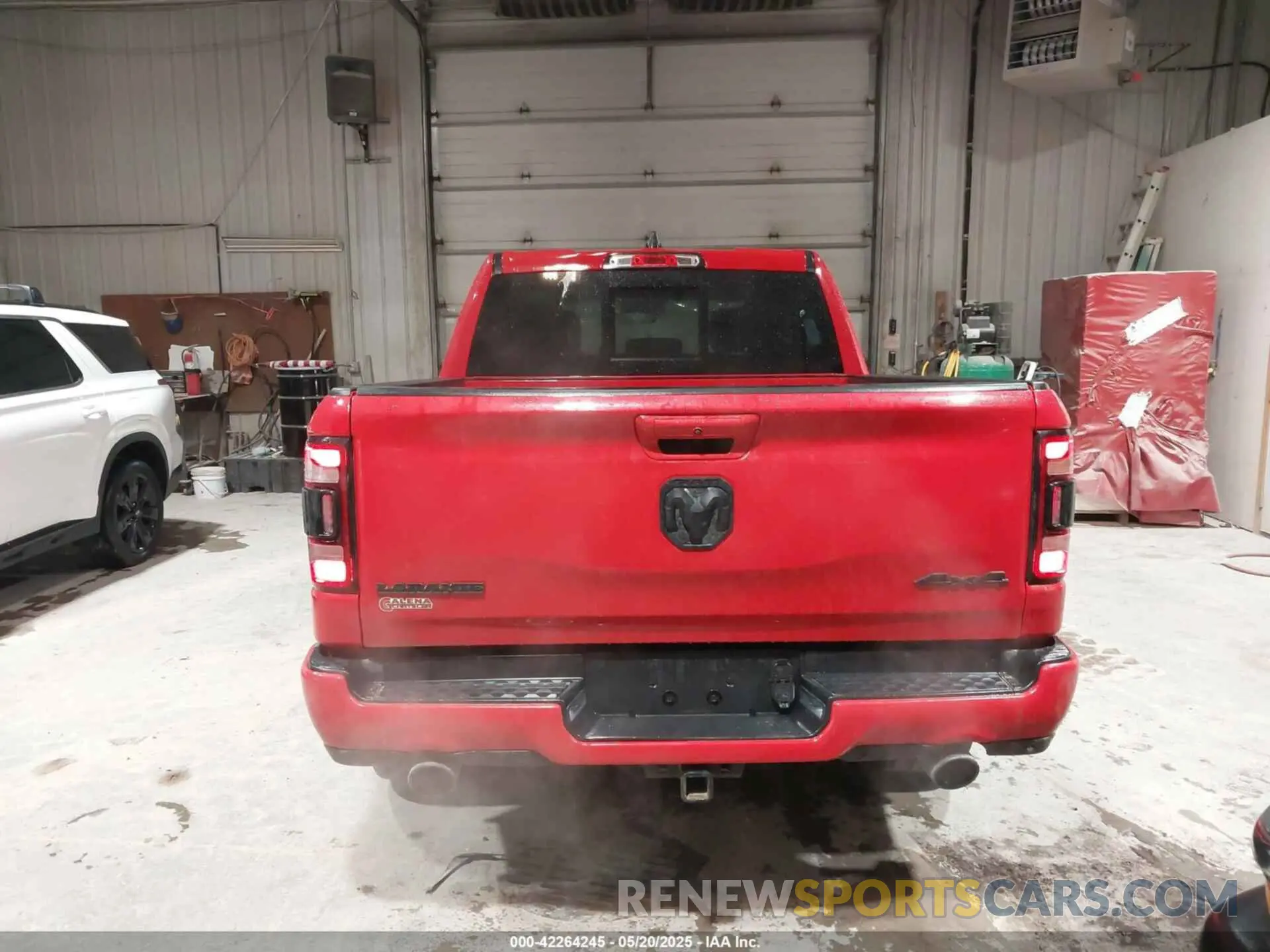 16 Photograph of a damaged car 1C6SRFJT2MN729787 RAM 1500 2021