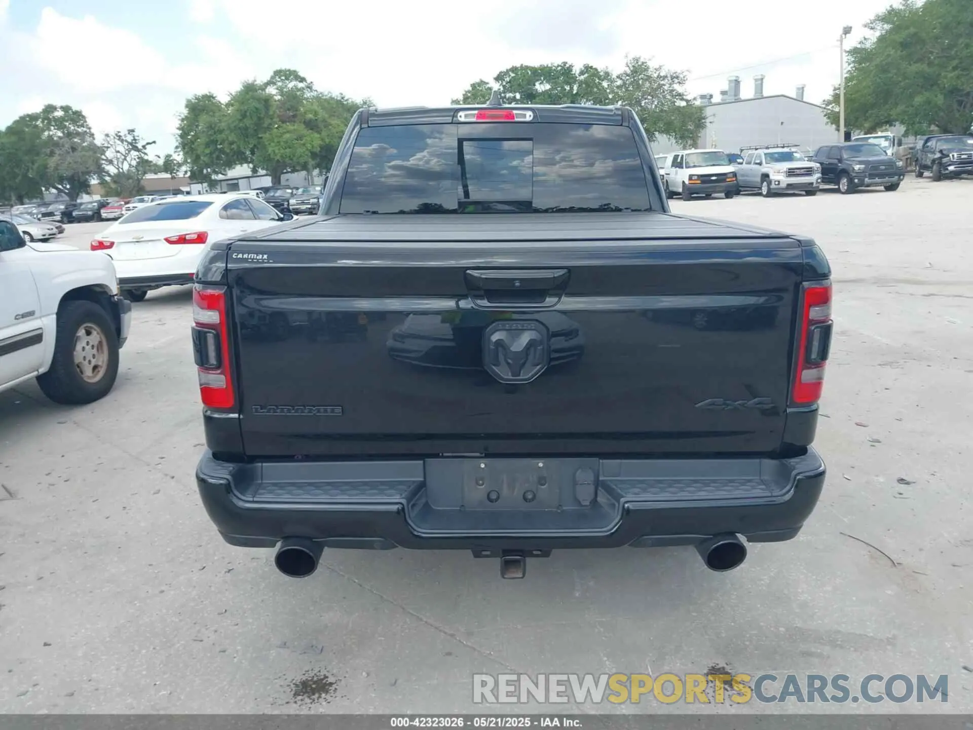 16 Photograph of a damaged car 1C6SRFJT3MN520395 RAM 1500 2021