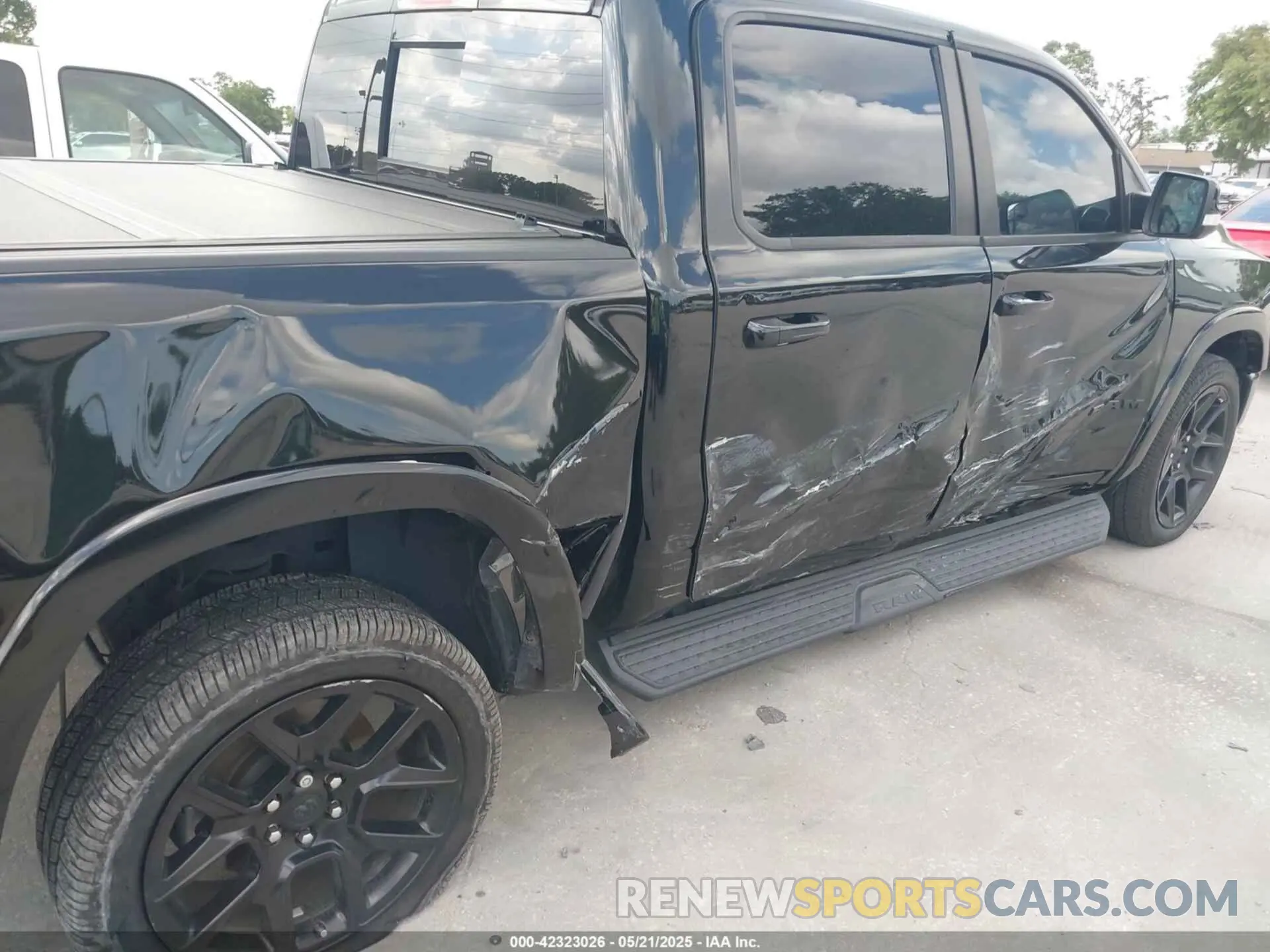 20 Photograph of a damaged car 1C6SRFJT3MN520395 RAM 1500 2021
