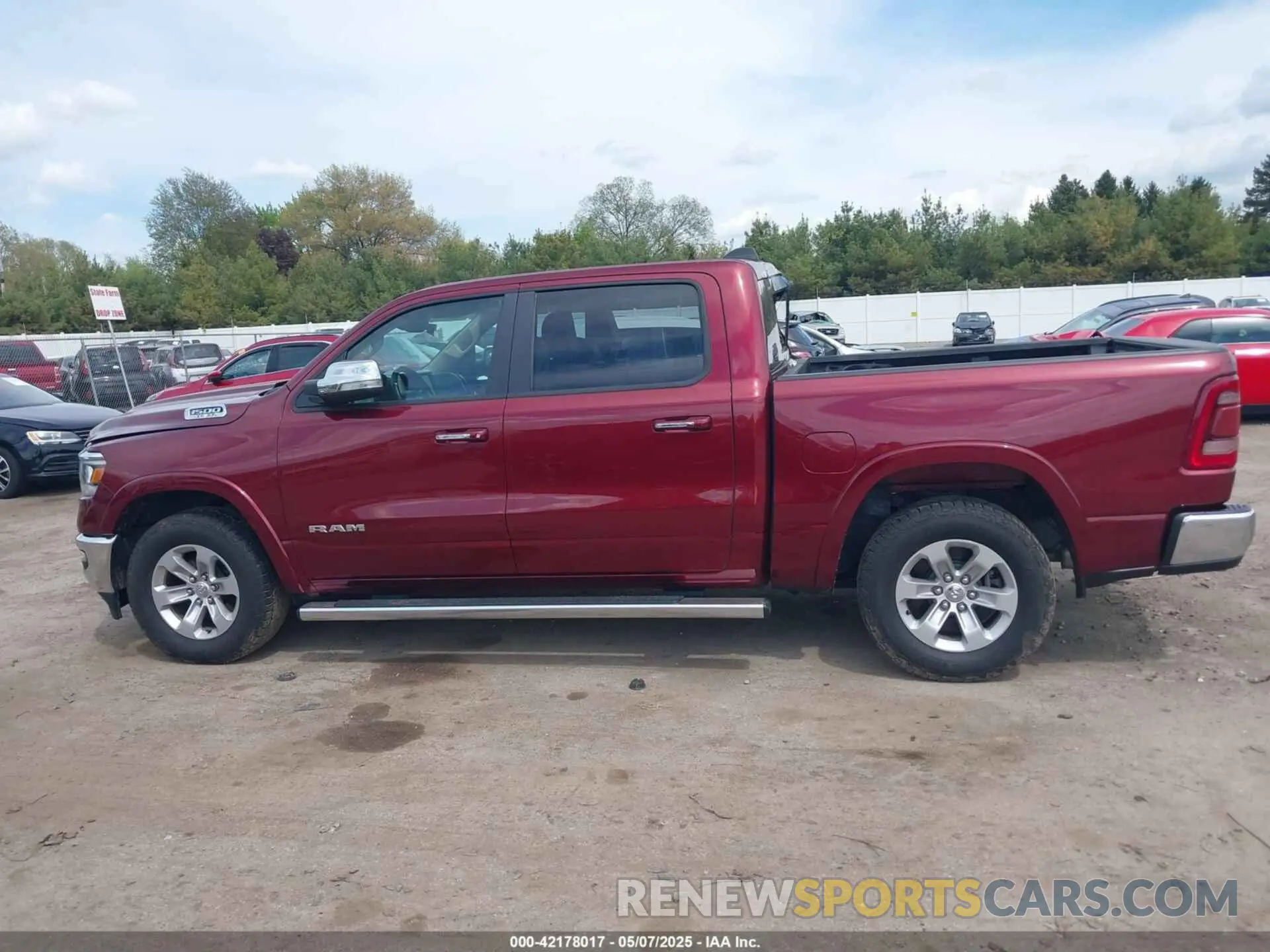 14 Photograph of a damaged car 1C6SRFJT4MN557942 RAM 1500 2021