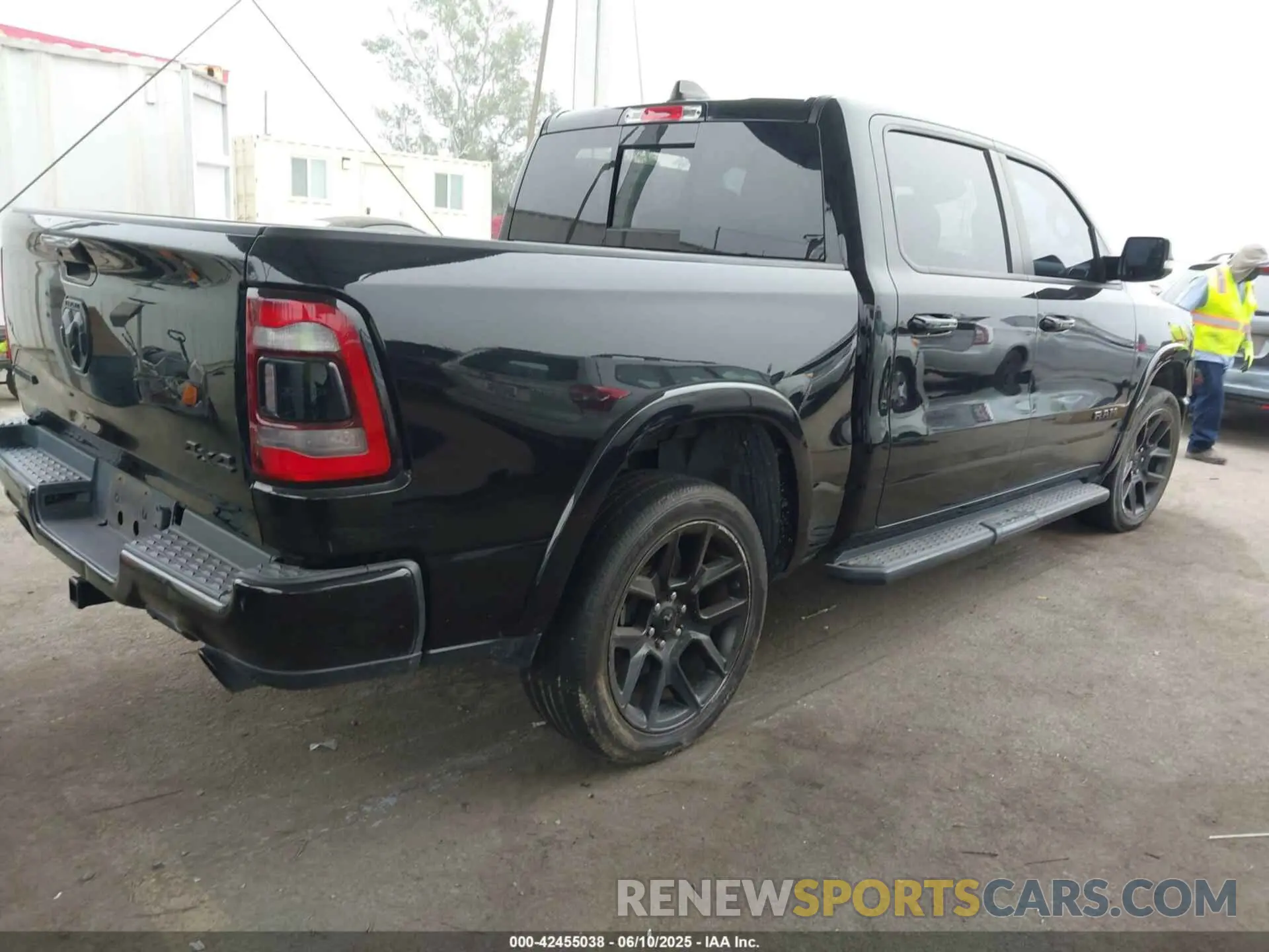 4 Photograph of a damaged car 1C6SRFJT9MN542322 RAM 1500 2021
