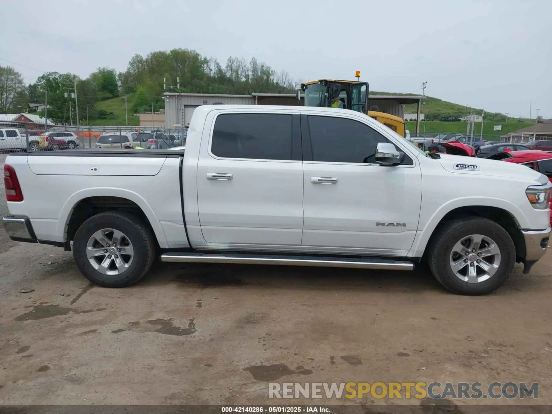 14 Photograph of a damaged car 1C6SRFJT9MN576017 RAM 1500 2021