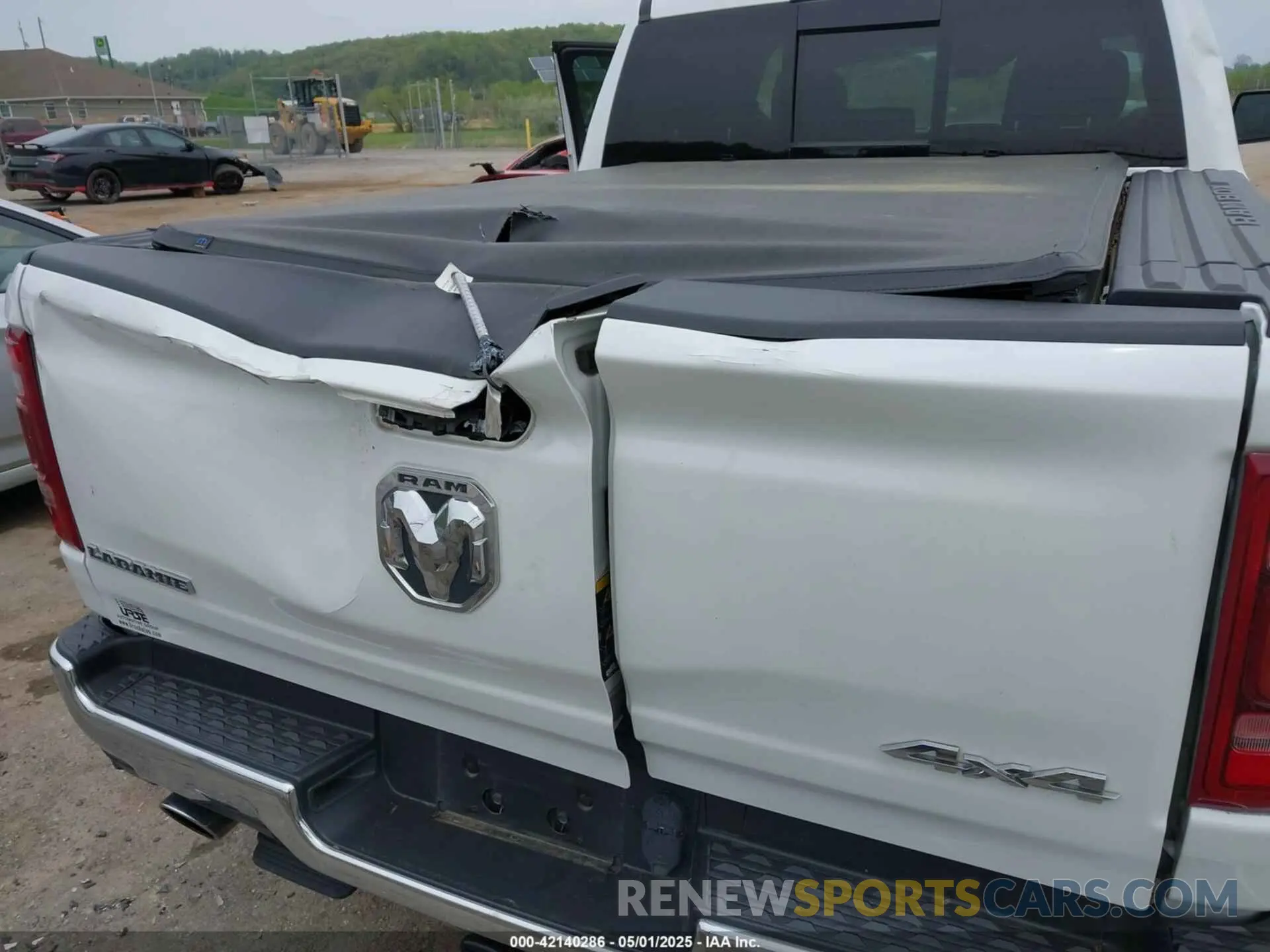18 Photograph of a damaged car 1C6SRFJT9MN576017 RAM 1500 2021