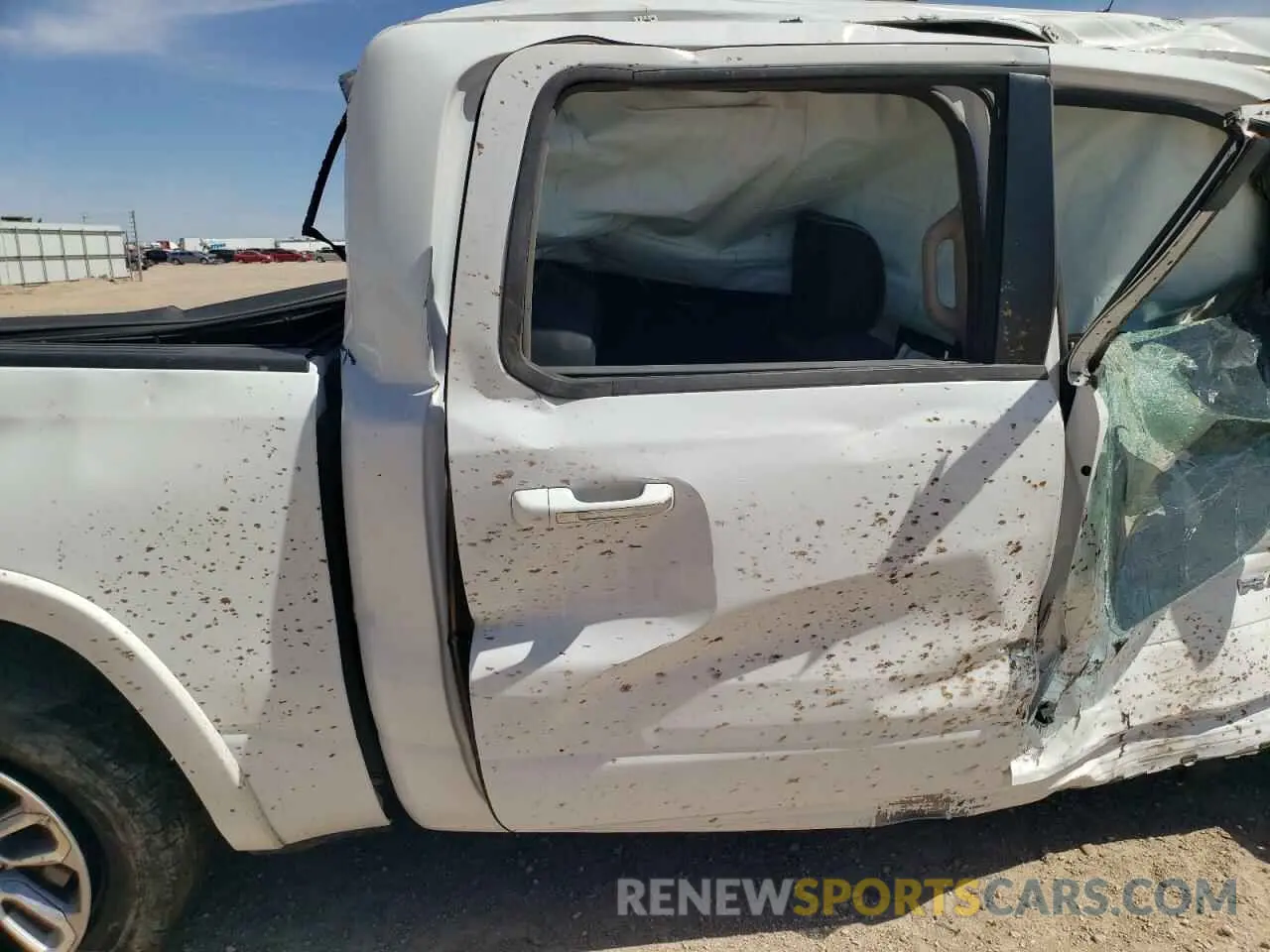 10 Photograph of a damaged car 1C6SRFJT9MN642999 RAM 1500 2021
