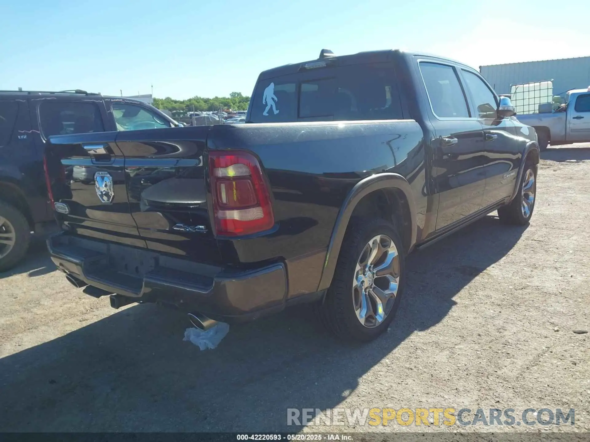 4 Photograph of a damaged car 1C6SRFKT7MN664062 RAM 1500 2021