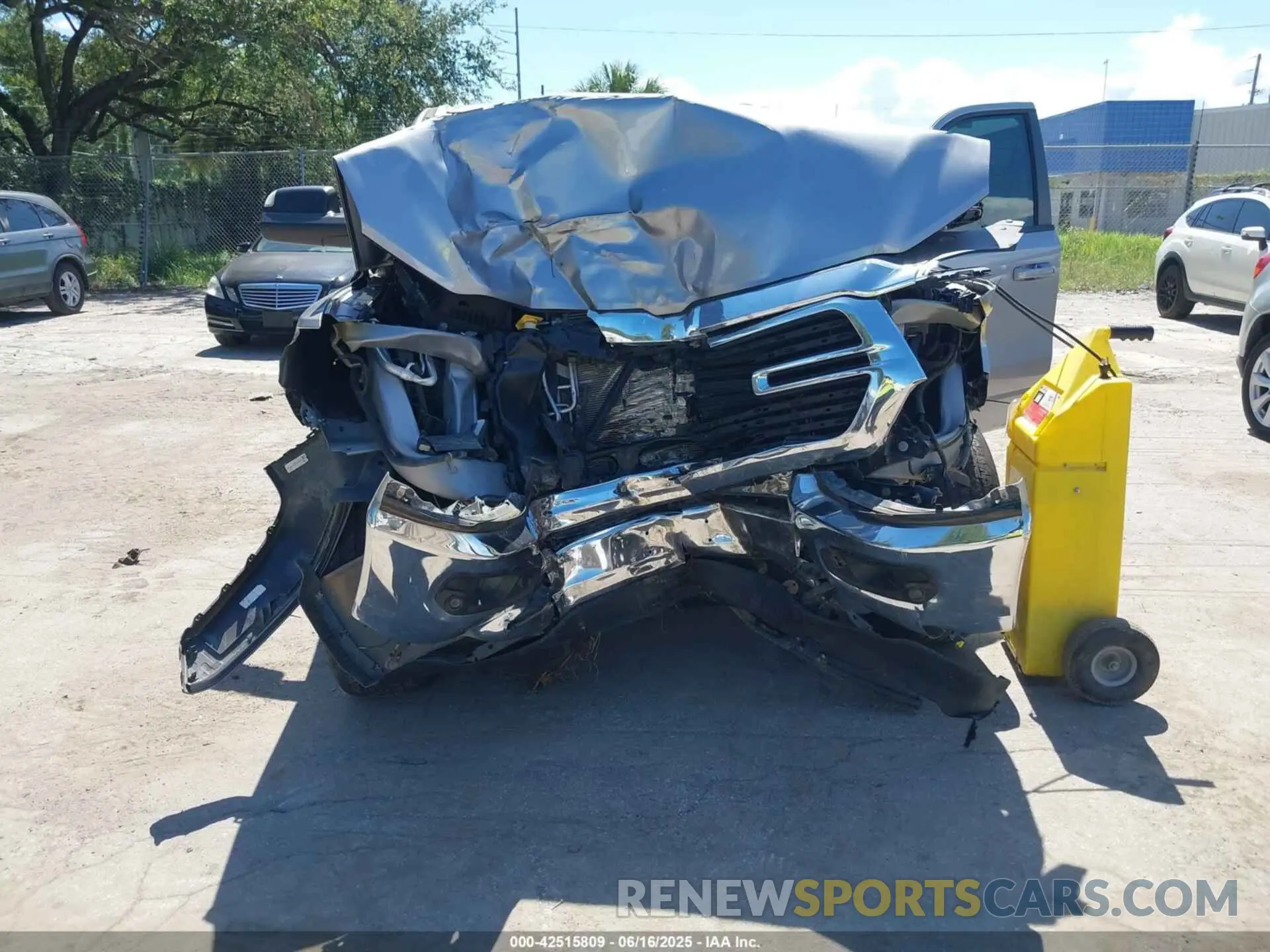 6 Photograph of a damaged car 1C6SRFMT3MN616359 RAM 1500 2021