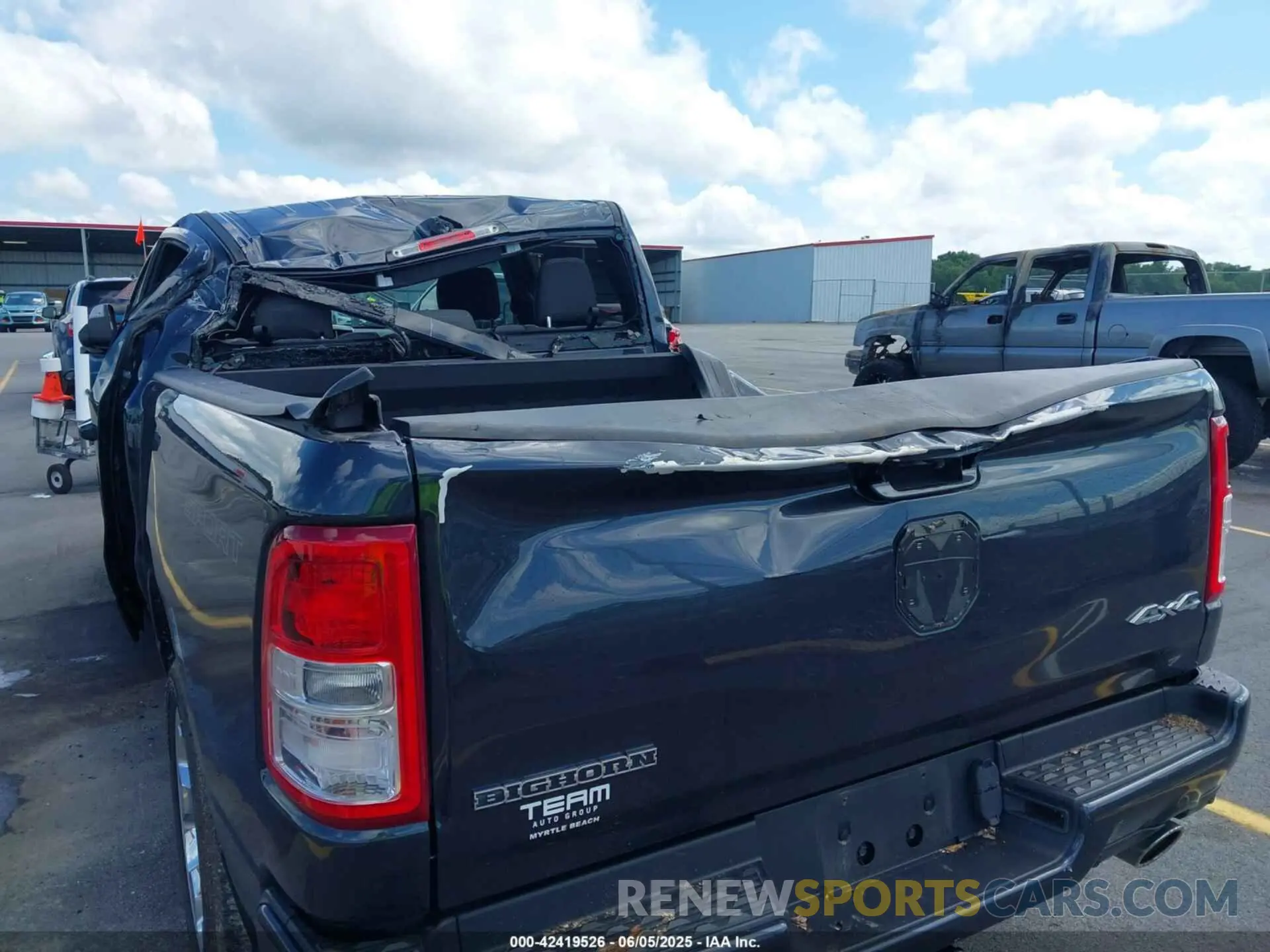 17 Photograph of a damaged car 1C6SRFMT4MN663514 RAM 1500 2021