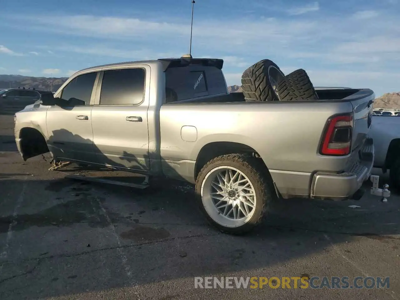 2 Фотография поврежденного автомобиля 1C6SRFMT7MN603839 RAM 1500 2021