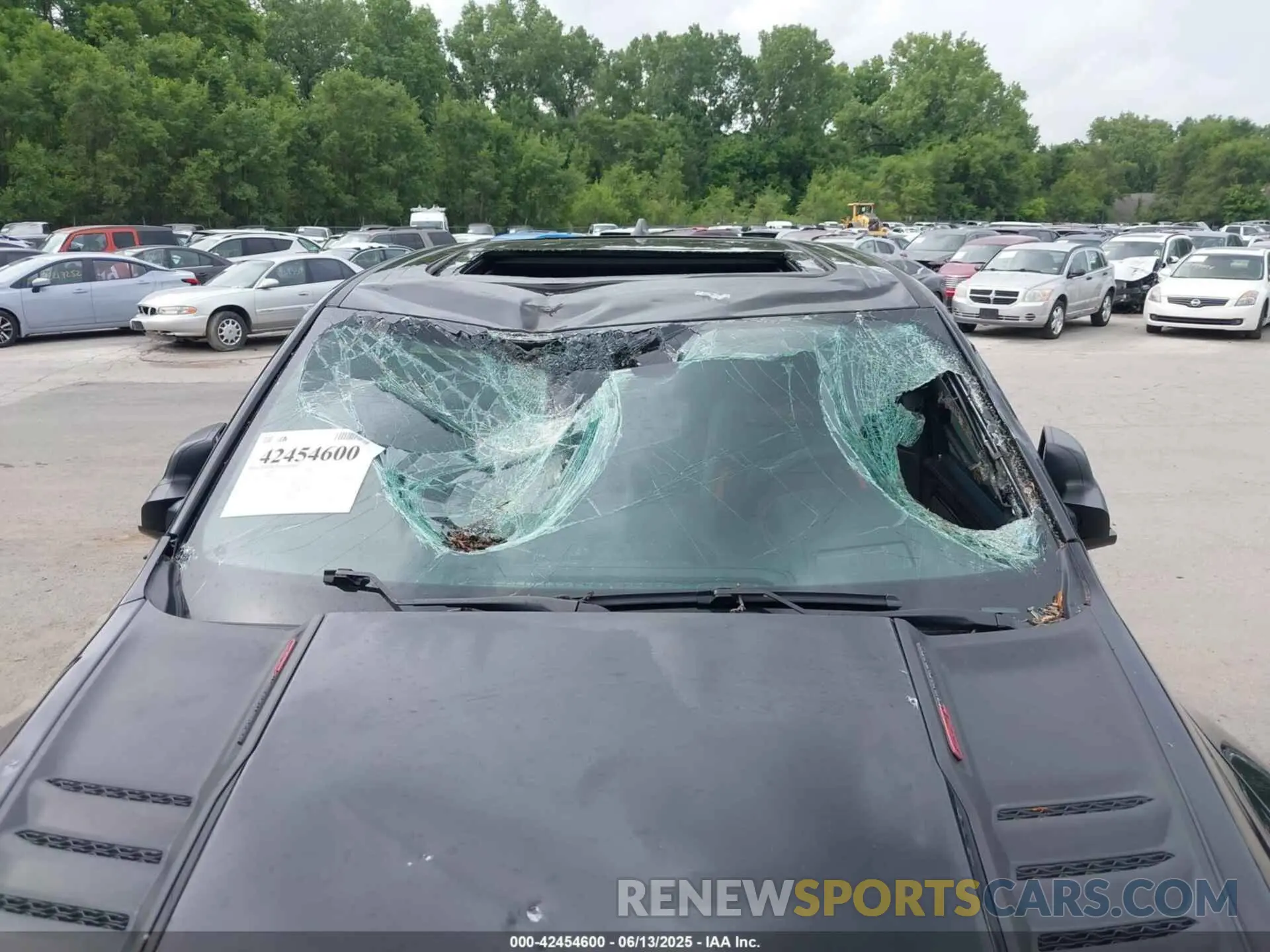 6 Photograph of a damaged car 1C6SRFU92MN685001 RAM 1500 2021