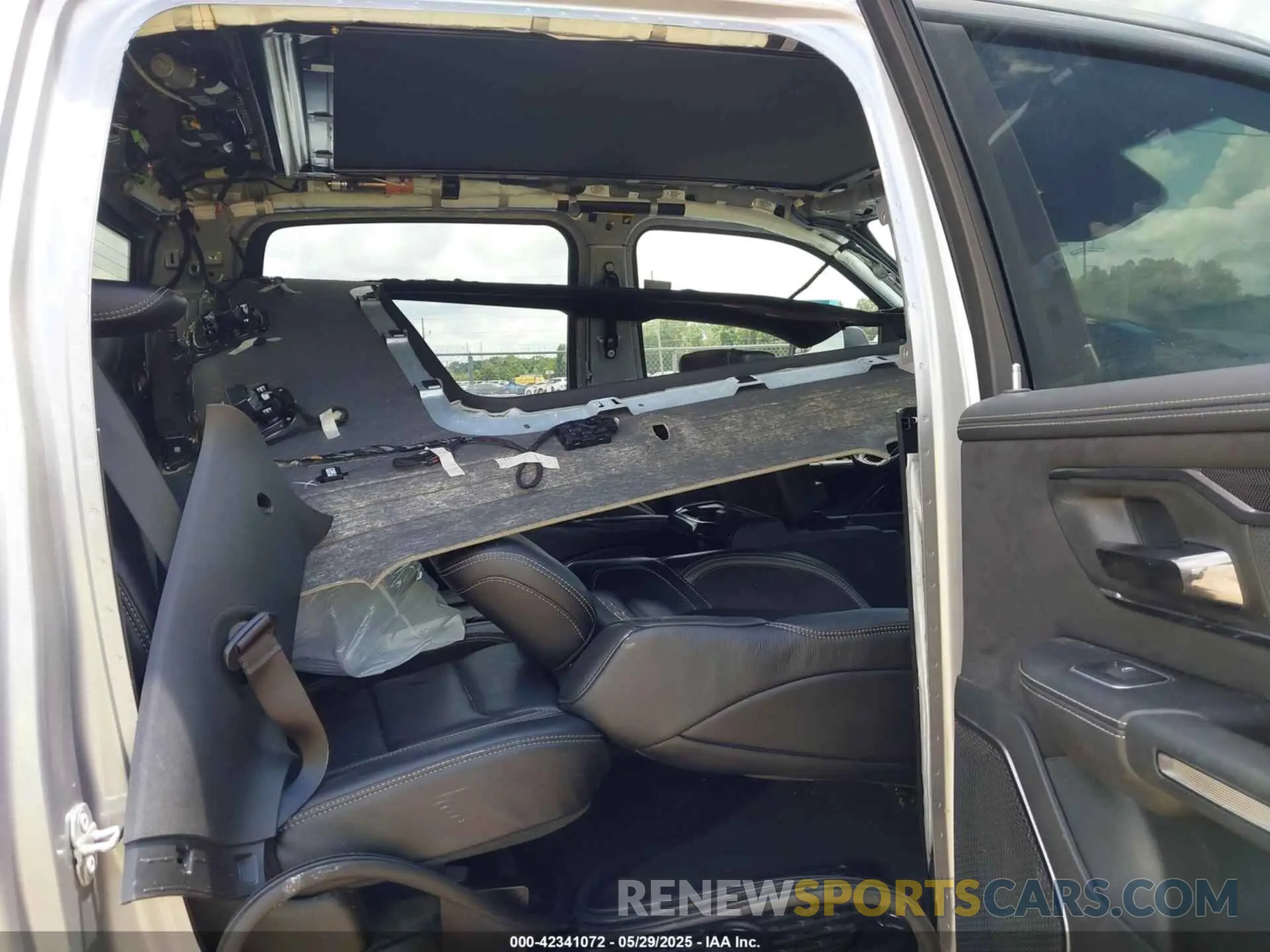 8 Photograph of a damaged car 1C6SRFU92MN819375 RAM 1500 2021