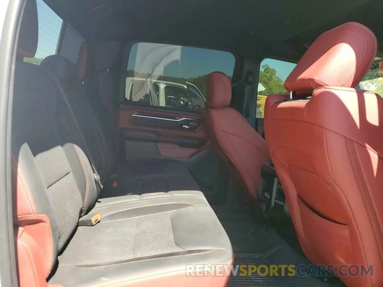 10 Photograph of a damaged car 1C6SRFU99MN756338 RAM 1500 2021
