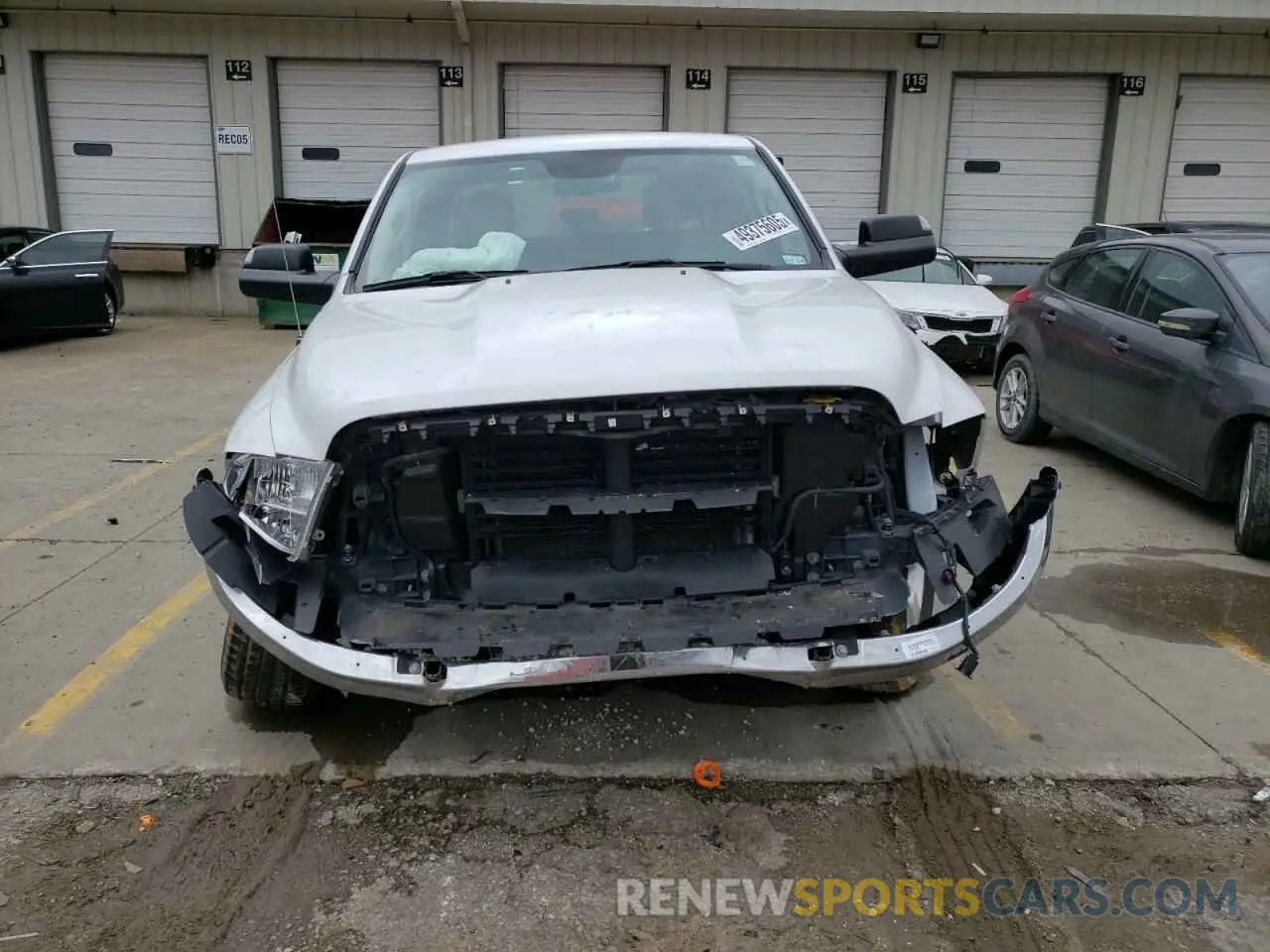 5 Photograph of a damaged car 1C6RR6LG5NS192642 RAM 1500 2022