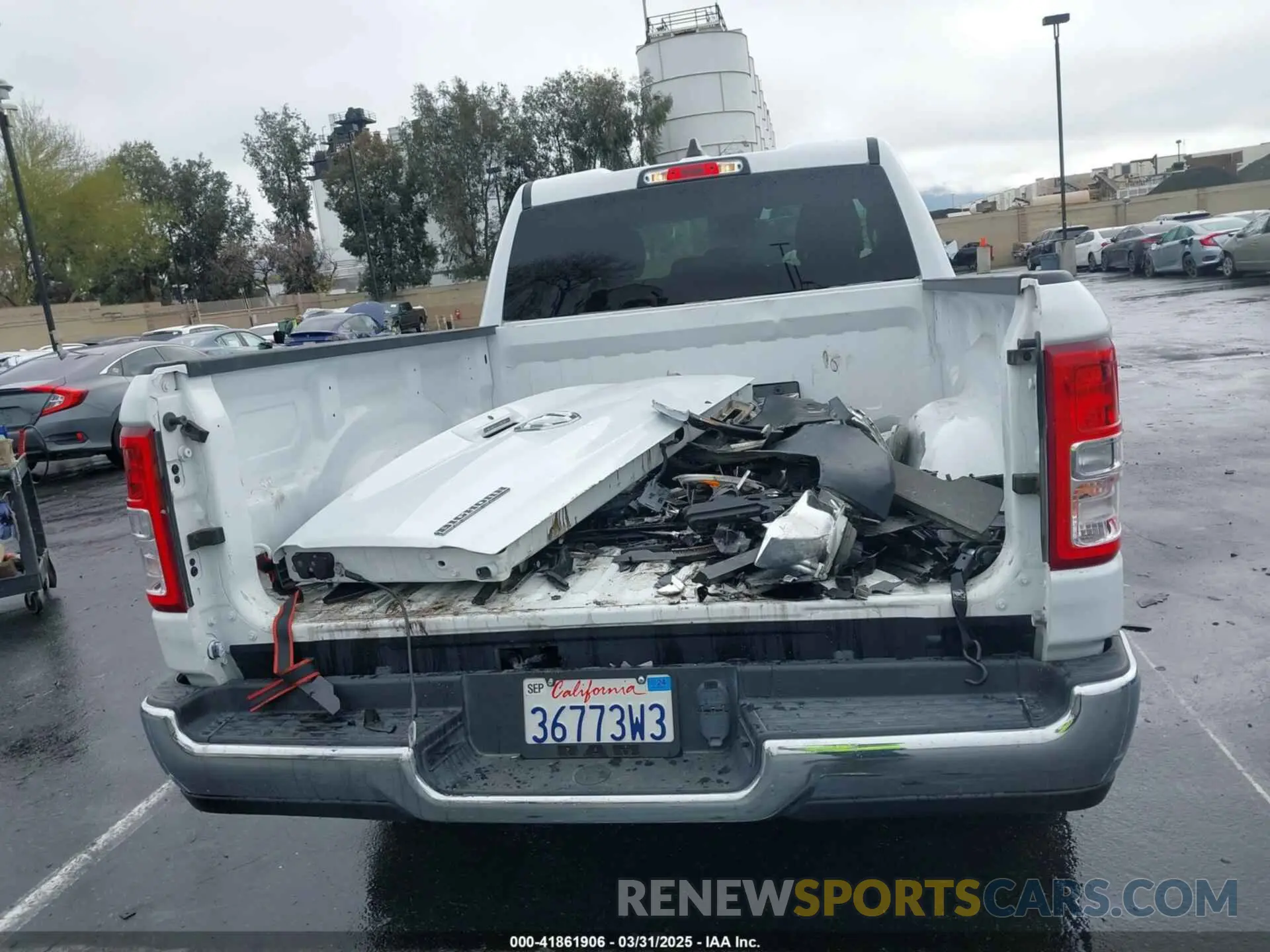 17 Photograph of a damaged car 1C6RREBG0NN272893 RAM 1500 2022