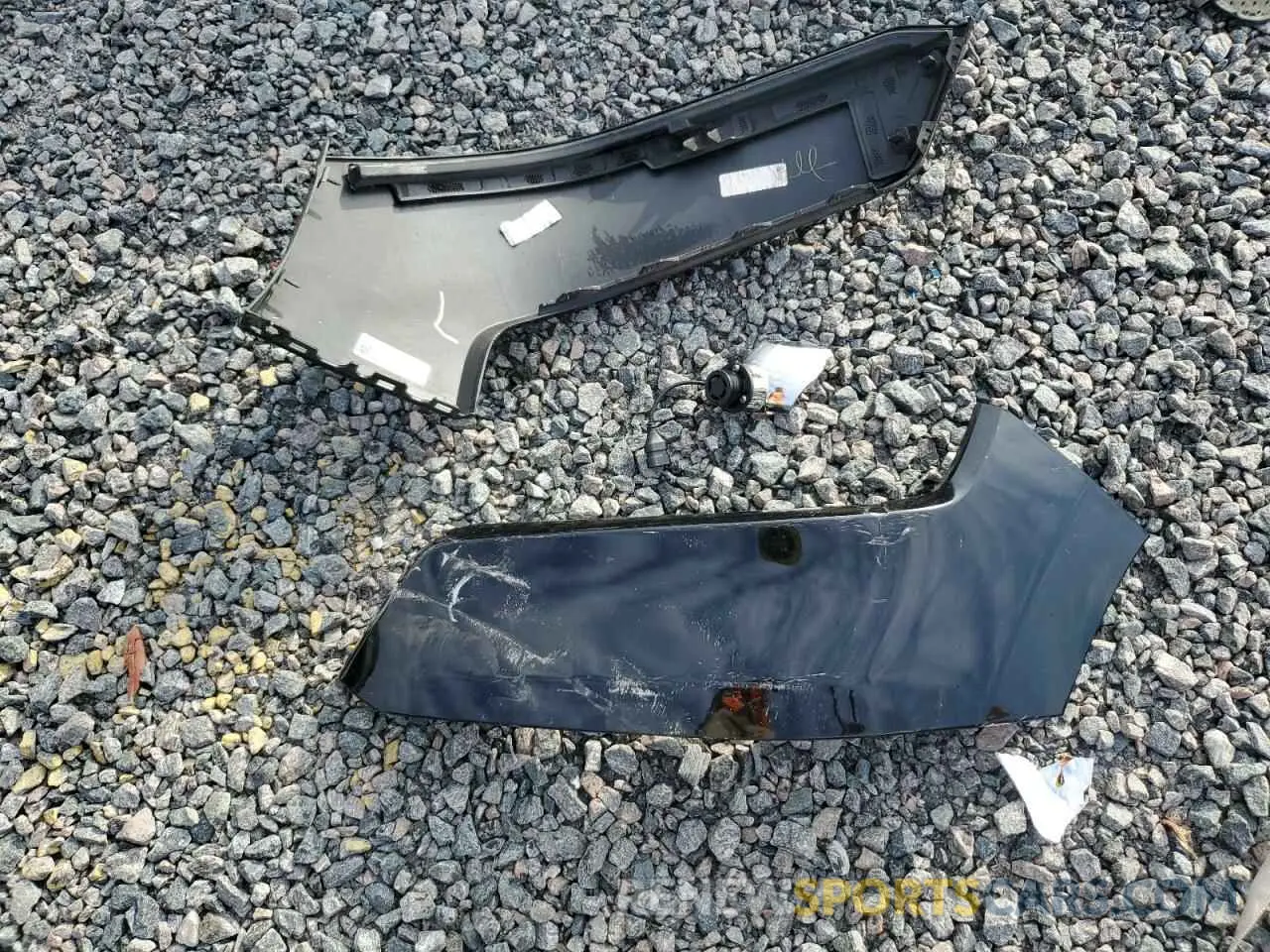14 Photograph of a damaged car 1C6RREBT0NN389581 RAM 1500 2022