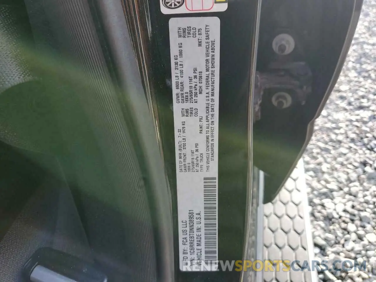 15 Photograph of a damaged car 1C6RREBT0NN389581 RAM 1500 2022