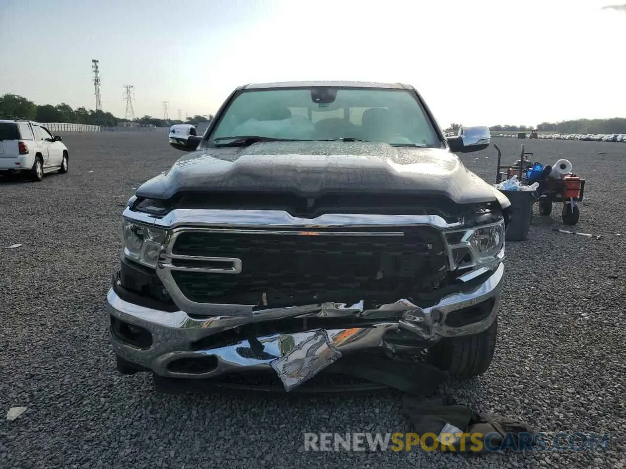 5 Photograph of a damaged car 1C6RREBT0NN389581 RAM 1500 2022