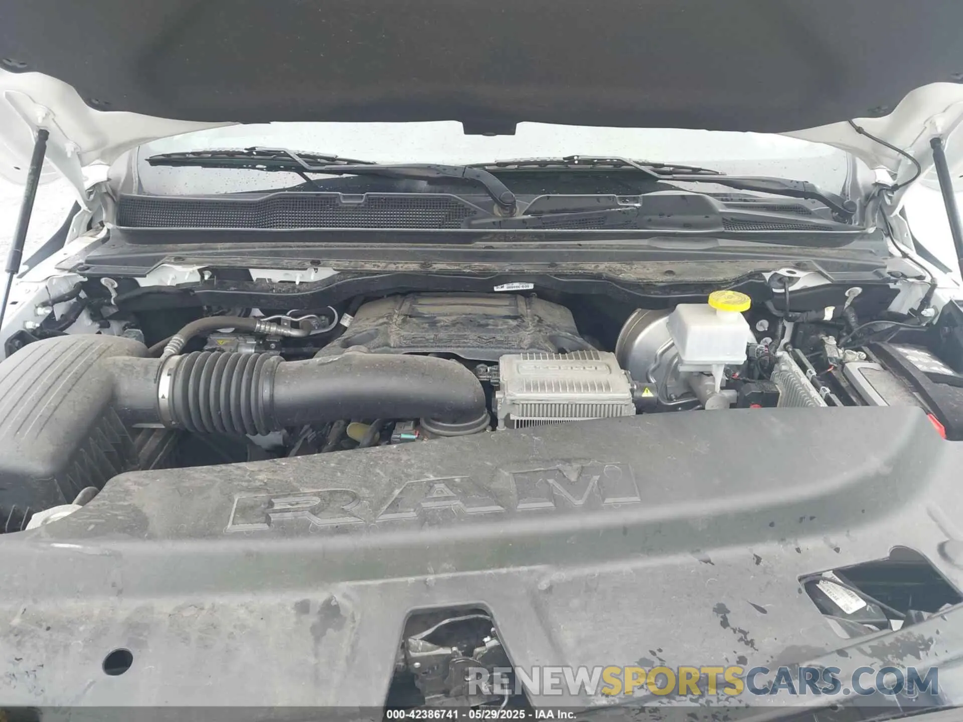 10 Photograph of a damaged car 1C6RREBT0NN393596 RAM 1500 2022
