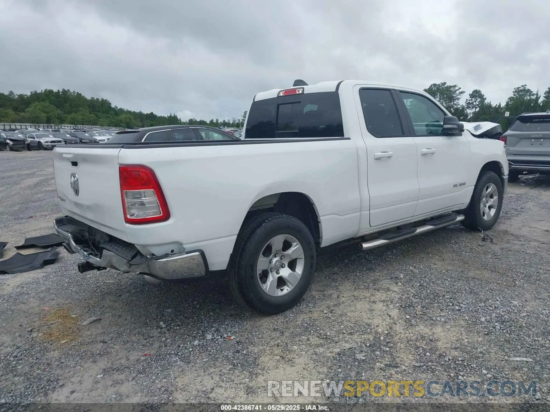 4 Photograph of a damaged car 1C6RREBT0NN393596 RAM 1500 2022