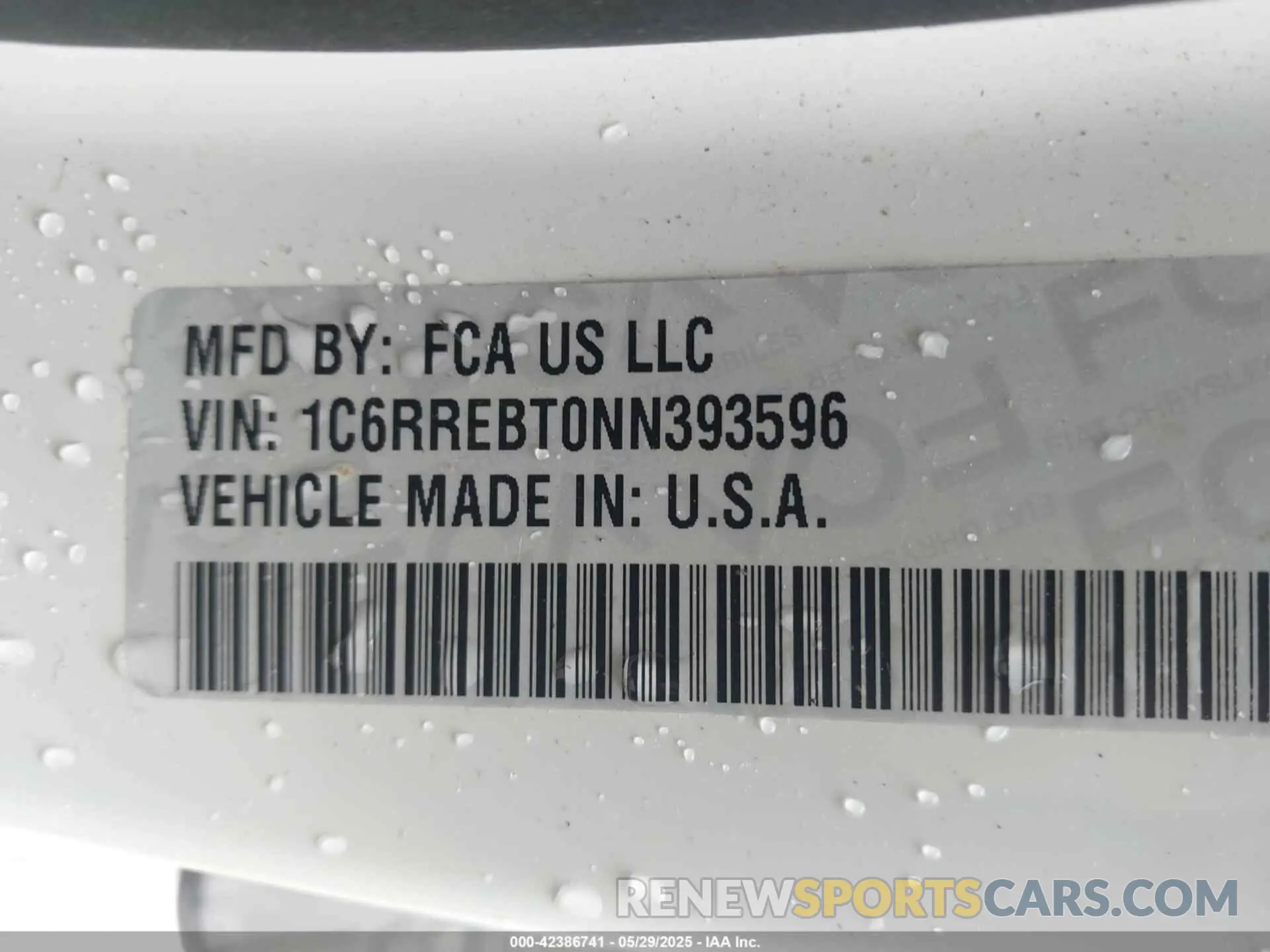 9 Photograph of a damaged car 1C6RREBT0NN393596 RAM 1500 2022