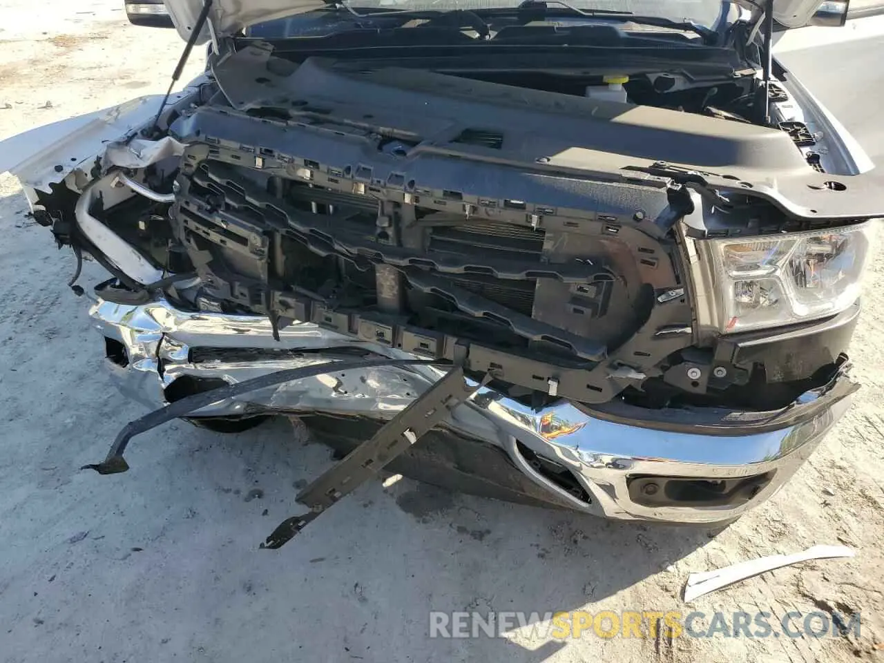 11 Photograph of a damaged car 1C6RREBT2NN475233 RAM 1500 2022