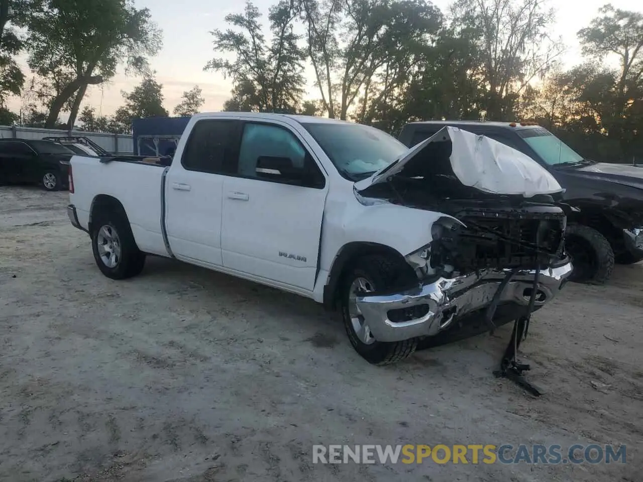 4 Photograph of a damaged car 1C6RREBT2NN475233 RAM 1500 2022