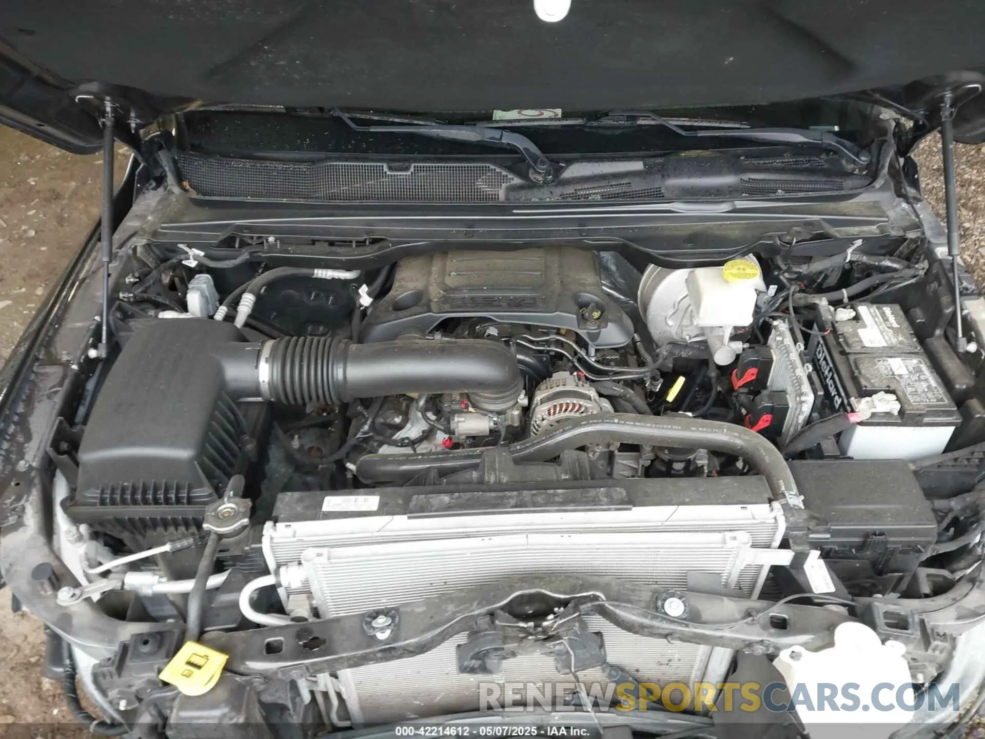 10 Photograph of a damaged car 1C6RREBT4NN152981 RAM 1500 2022