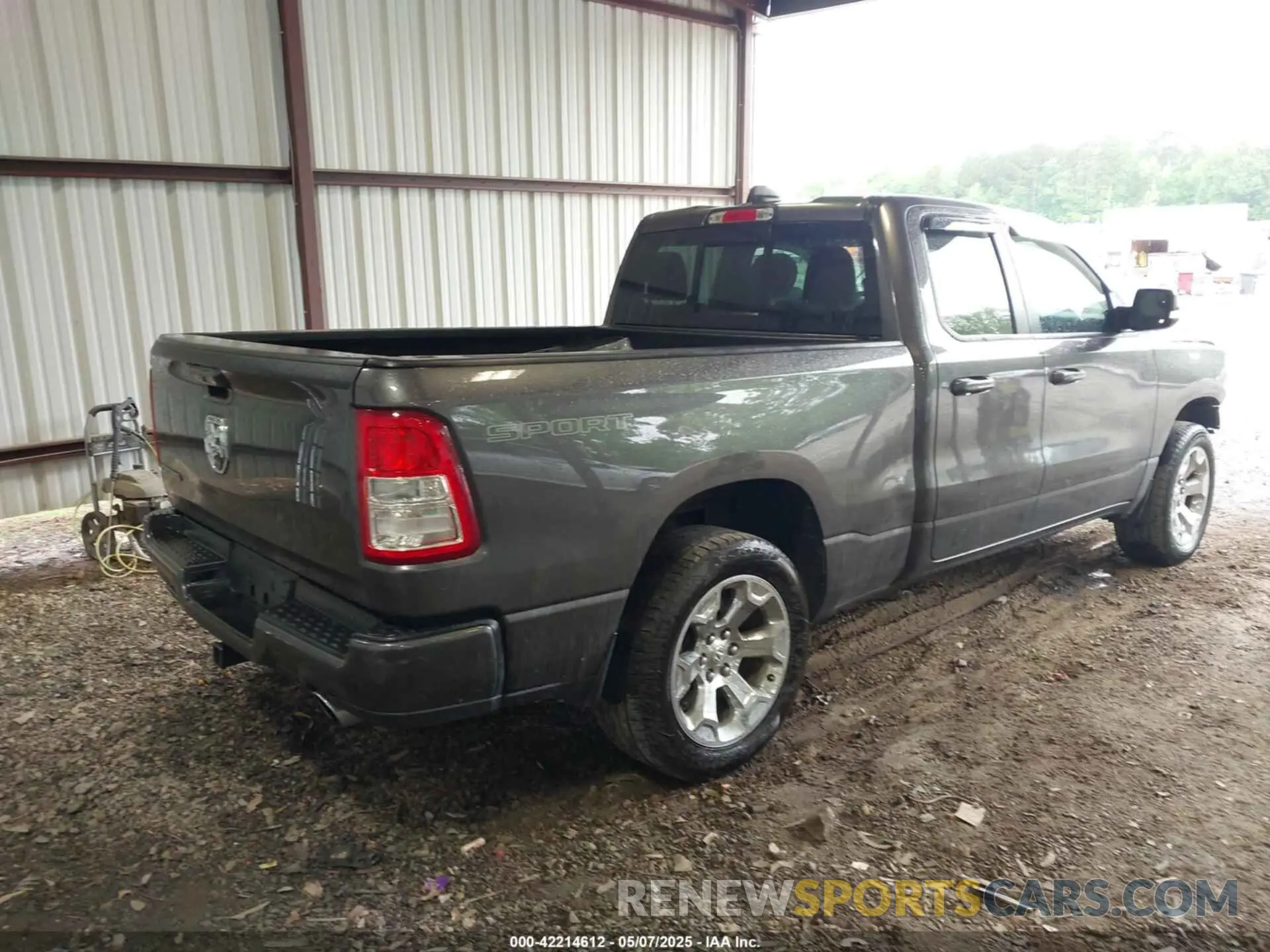 4 Photograph of a damaged car 1C6RREBT4NN152981 RAM 1500 2022