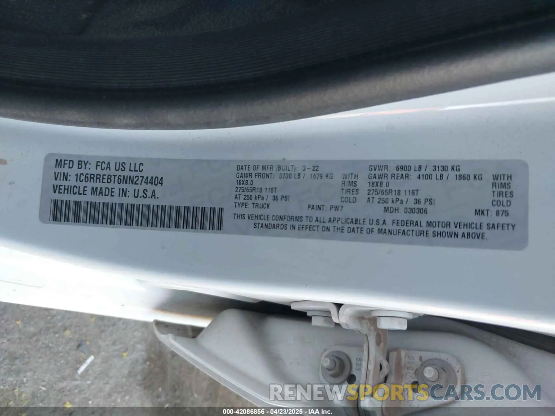 9 Photograph of a damaged car 1C6RREBT6NN274404 RAM 1500 2022