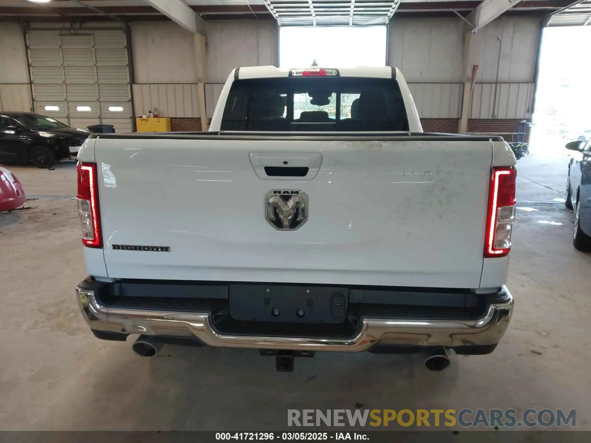 16 Photograph of a damaged car 1C6RREBT7NN104956 RAM 1500 2022