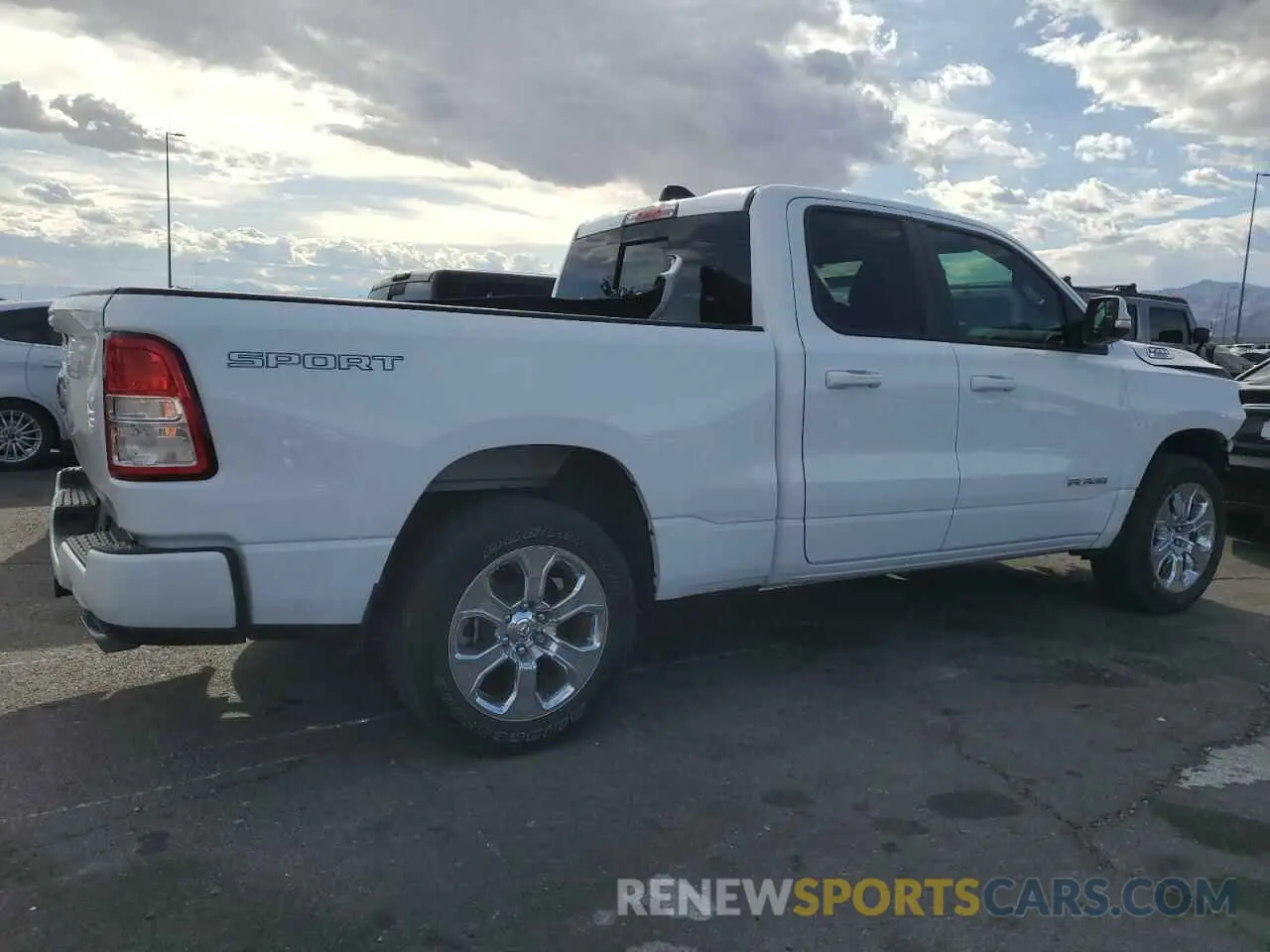 3 Photograph of a damaged car 1C6RREBT8NN253506 RAM 1500 2022