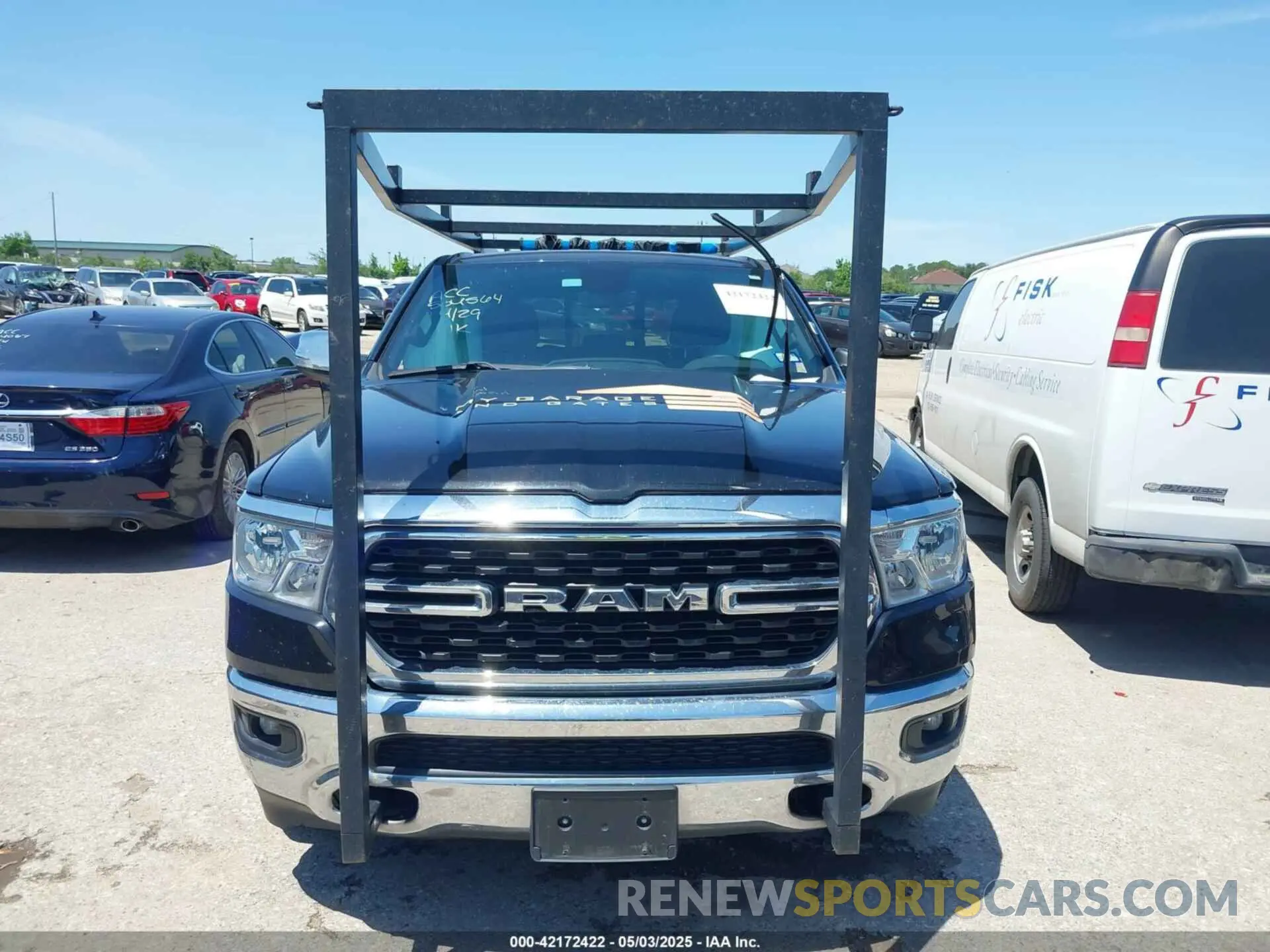 12 Photograph of a damaged car 1C6RREBT9NN464360 RAM 1500 2022
