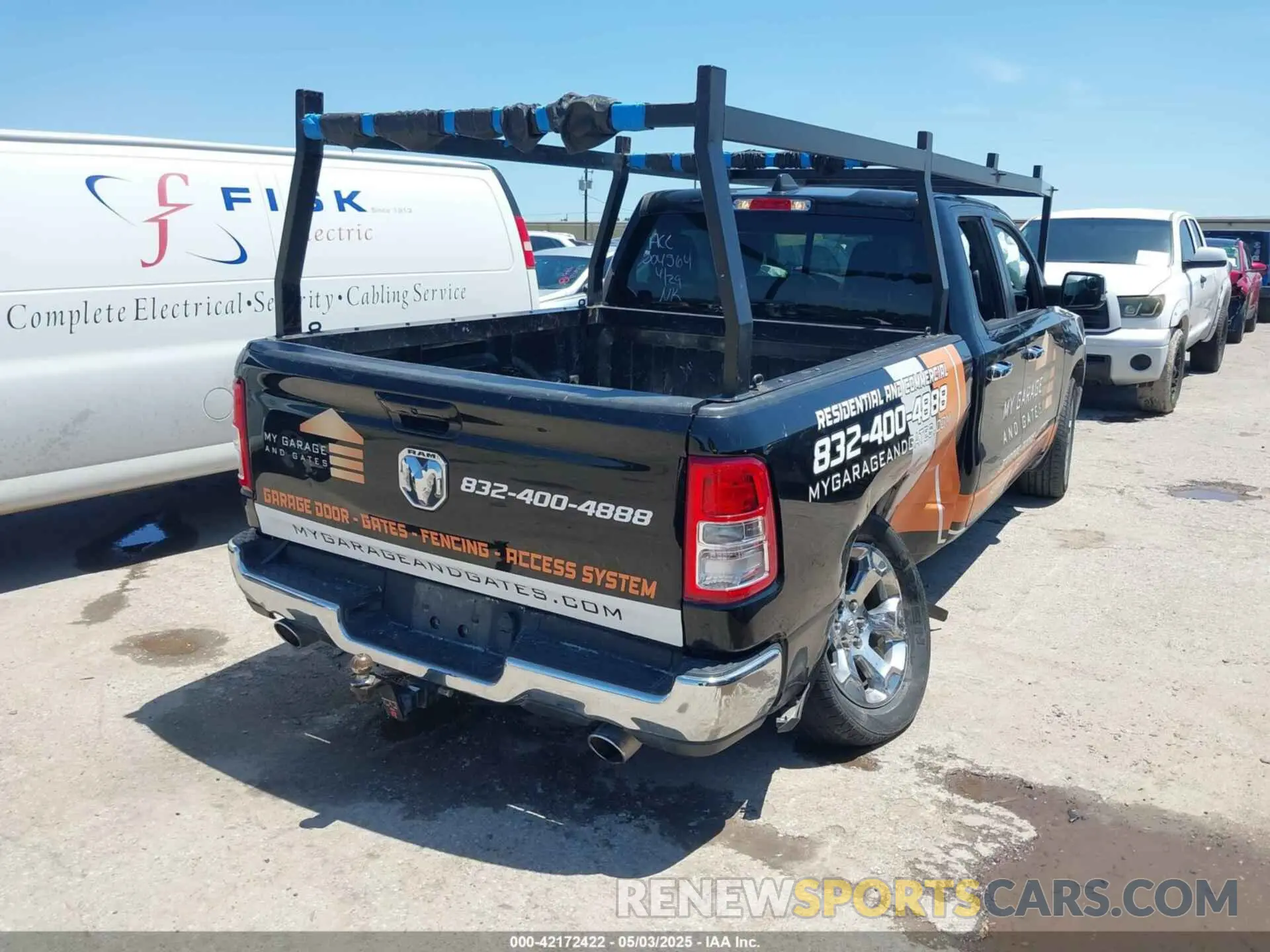 4 Photograph of a damaged car 1C6RREBT9NN464360 RAM 1500 2022