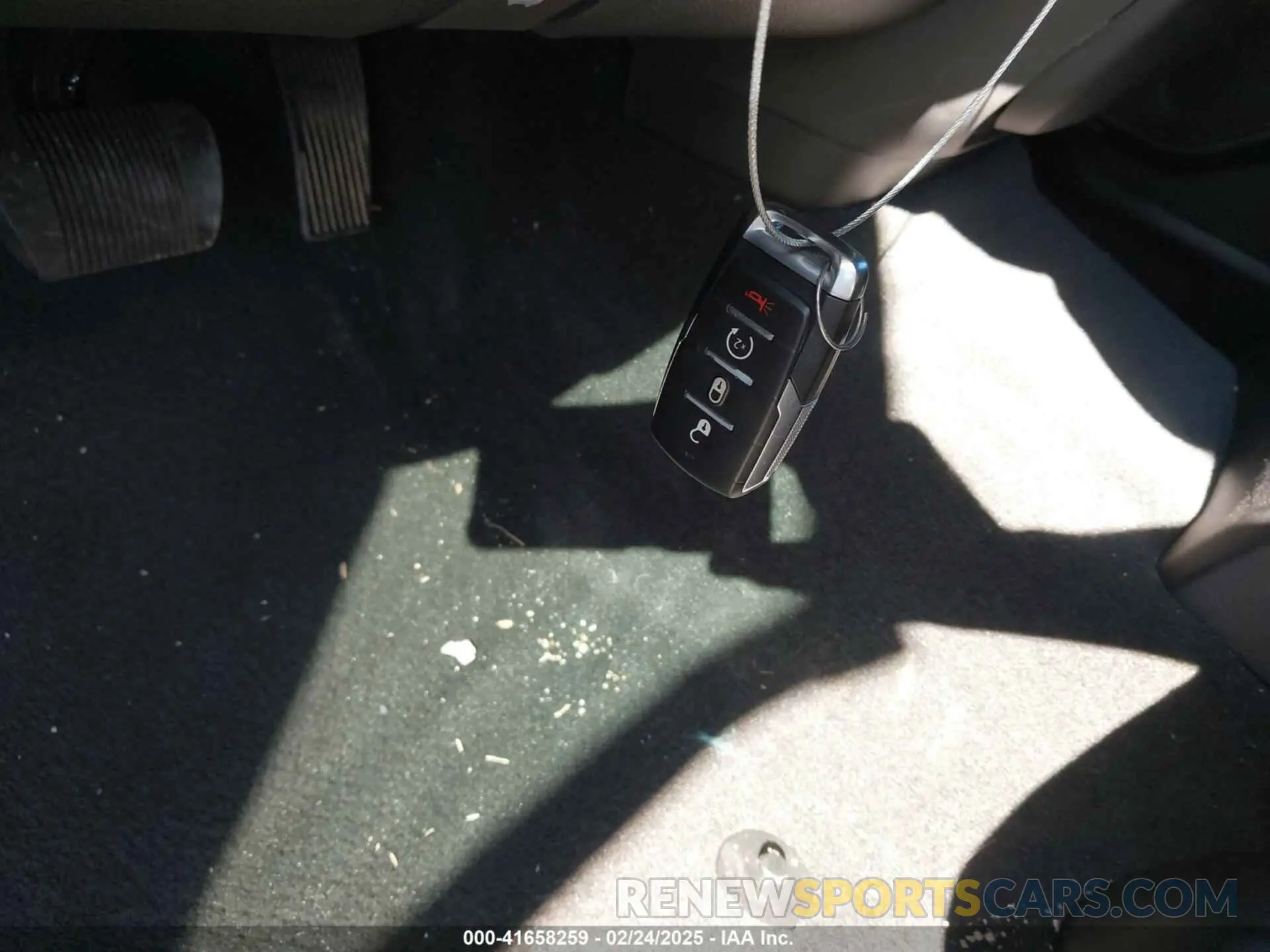 11 Photograph of a damaged car 1C6RREBTXNN382203 RAM 1500 2022