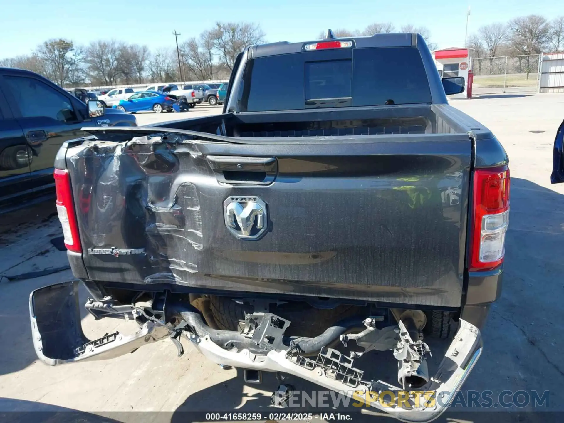 16 Photograph of a damaged car 1C6RREBTXNN382203 RAM 1500 2022