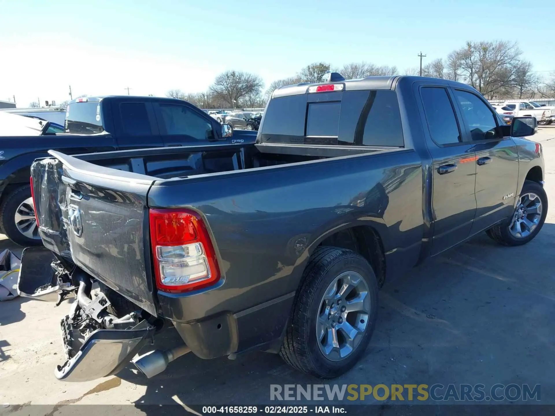 4 Photograph of a damaged car 1C6RREBTXNN382203 RAM 1500 2022